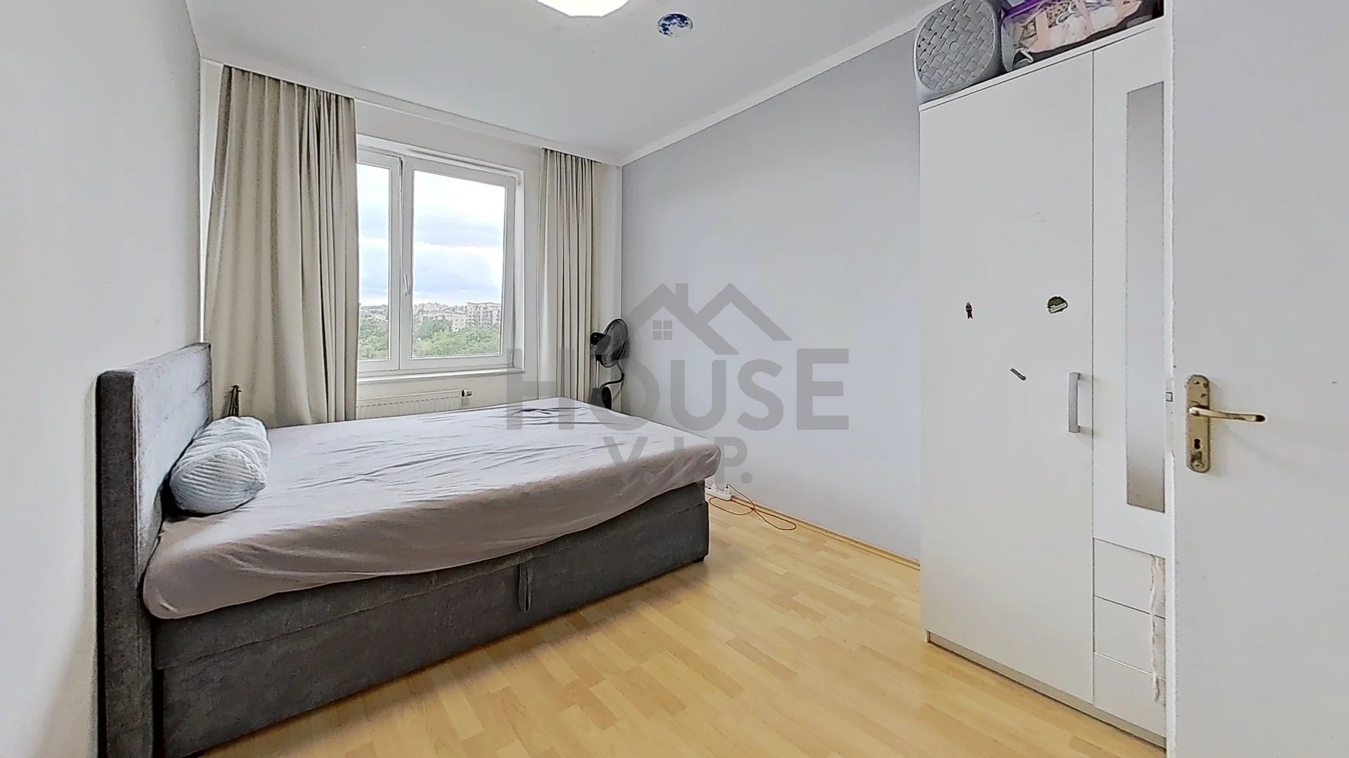 a7XwbGoW6RW-Bedroom