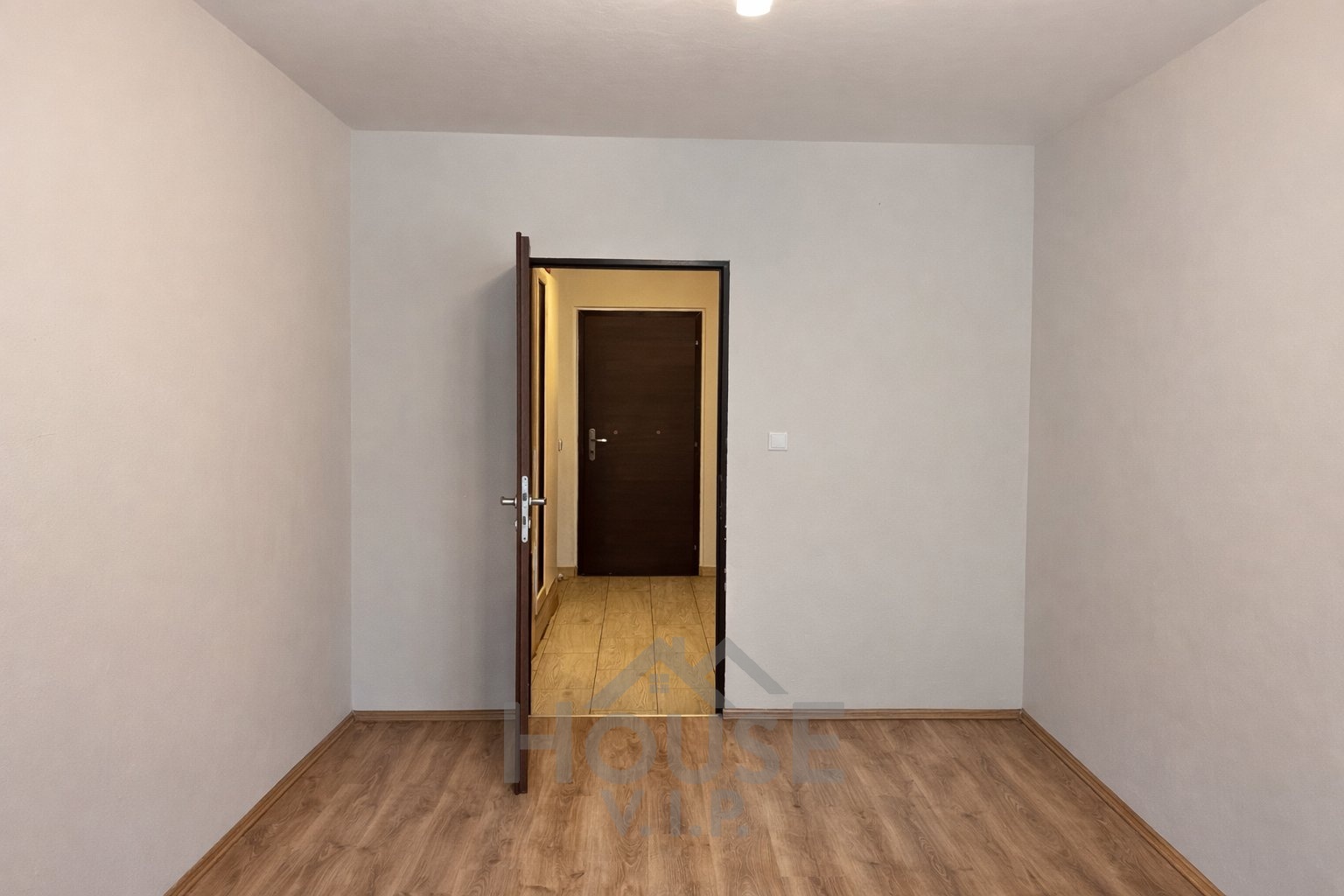 D034D39A-8093-4D7E-810C-BC300AA448FA