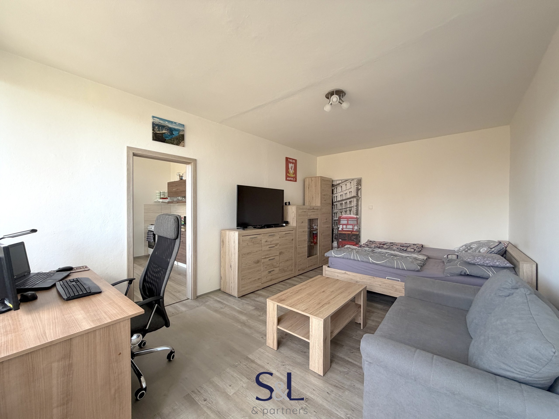 1+1, LBC - Ja?chymovska?00005