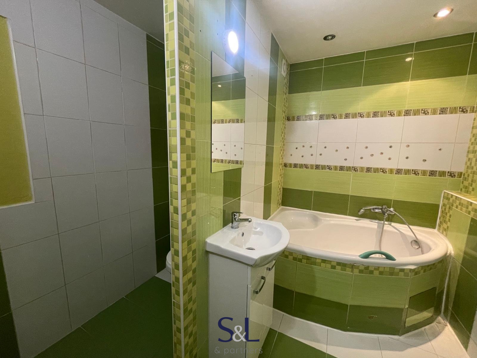 WhatsApp Image 2025-12-16 at 16.27.15