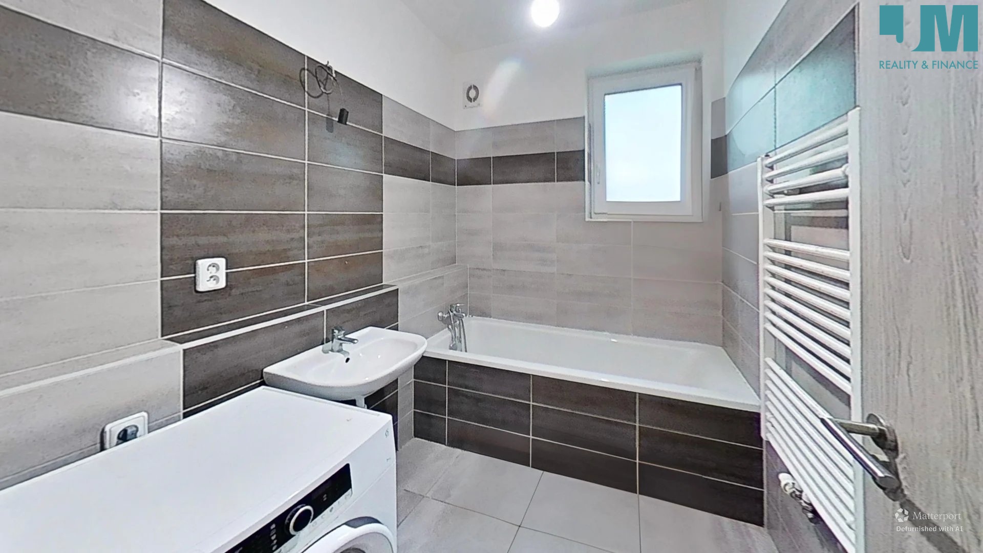 LiYk8Ggn6Xq-Bathroom