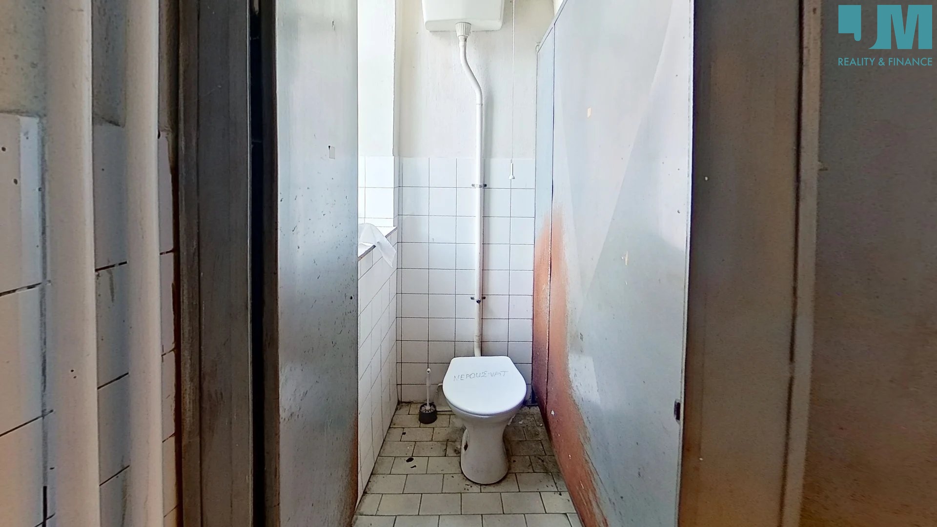 hex5vFkciu4-Bathroom