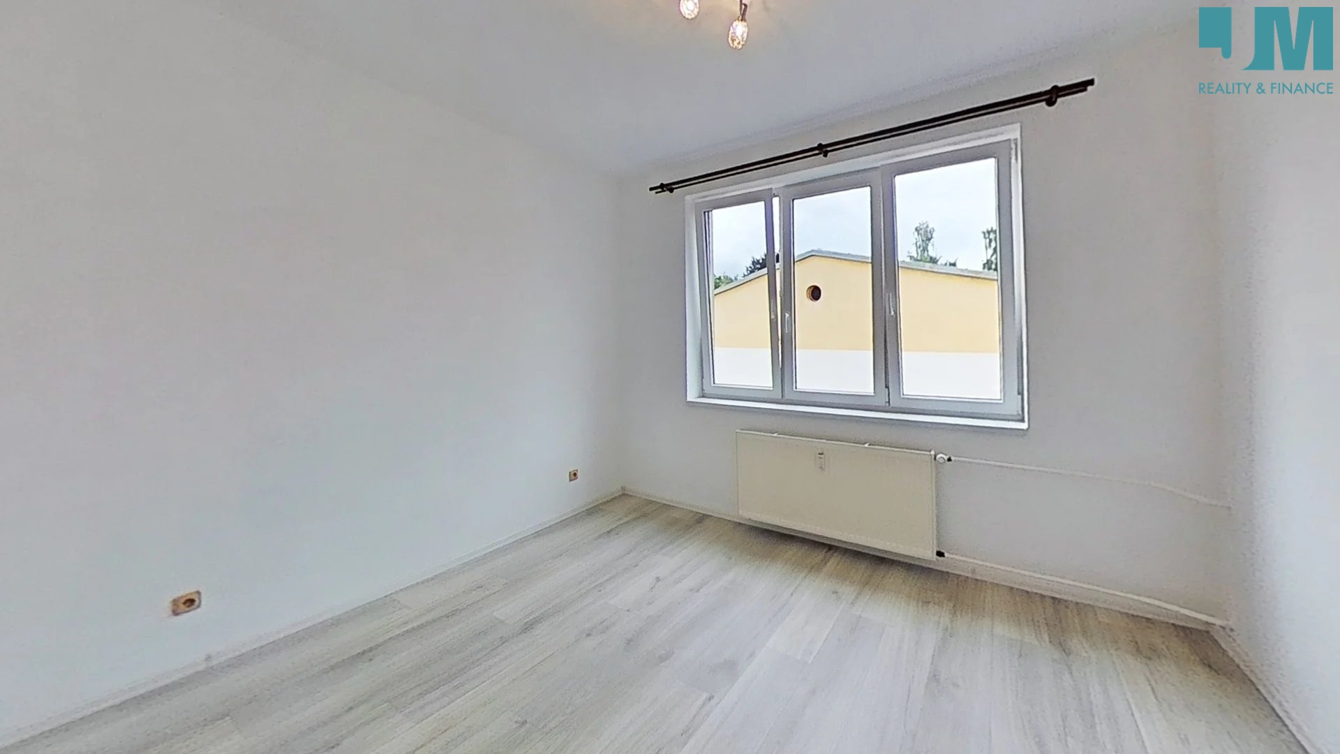 Hsgr6K6fvmh-Bedroom