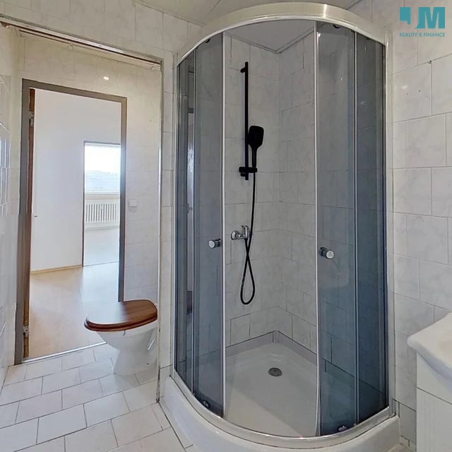 qCwCZcTuFTh-Bathroom