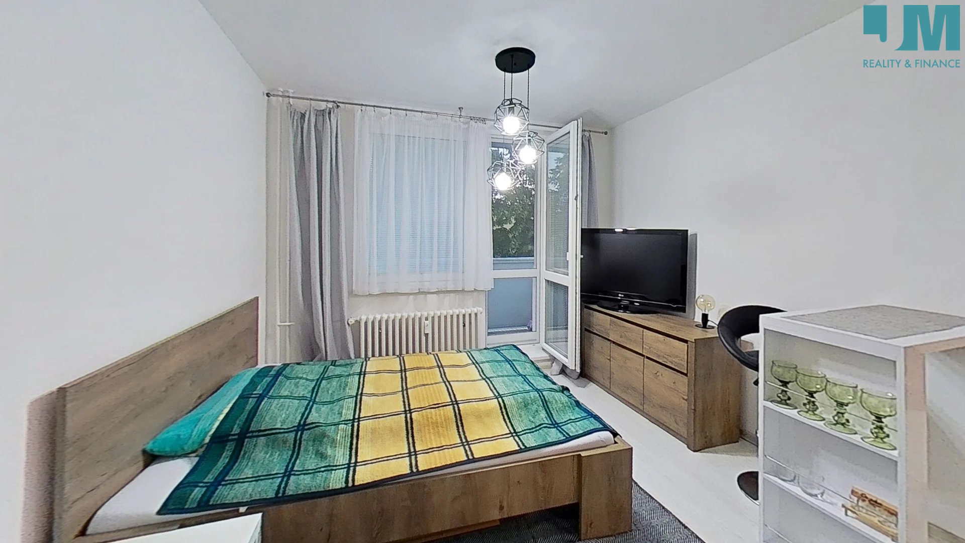 2Qi2M34Arp9-Bedroom