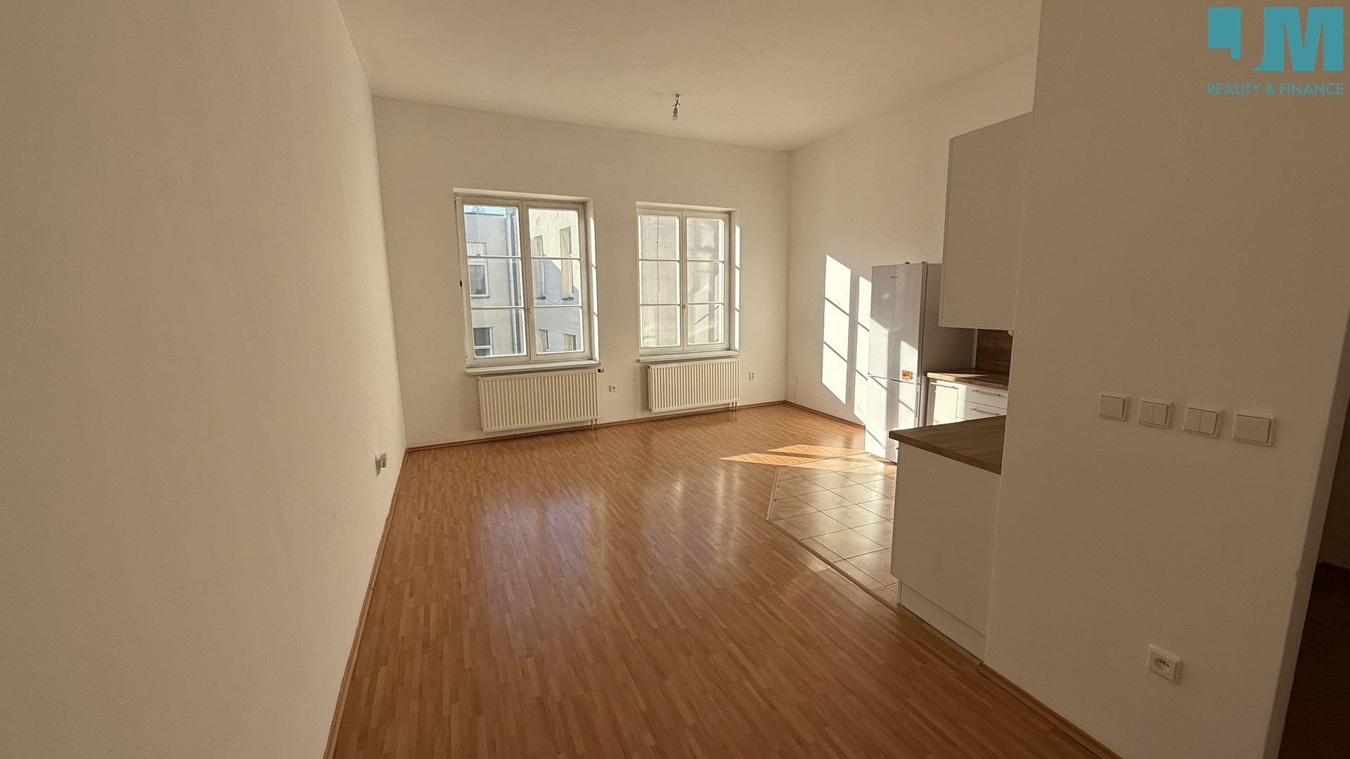 20251128_100528345_iOS