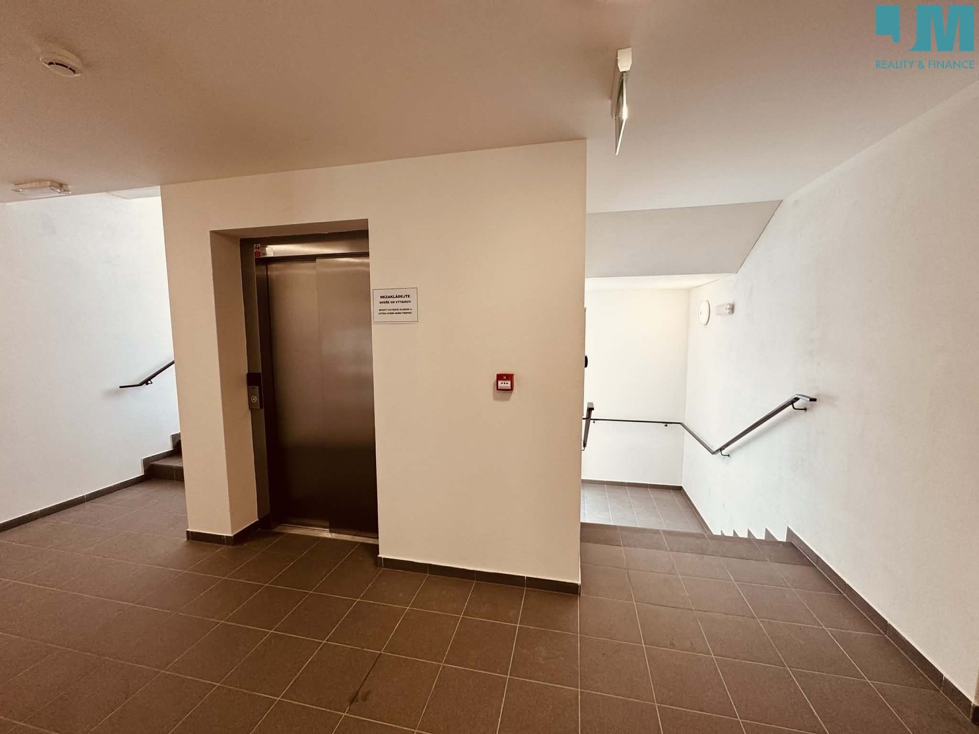 8e798bf3-b208-4f49-8f0e-caea16a6d198