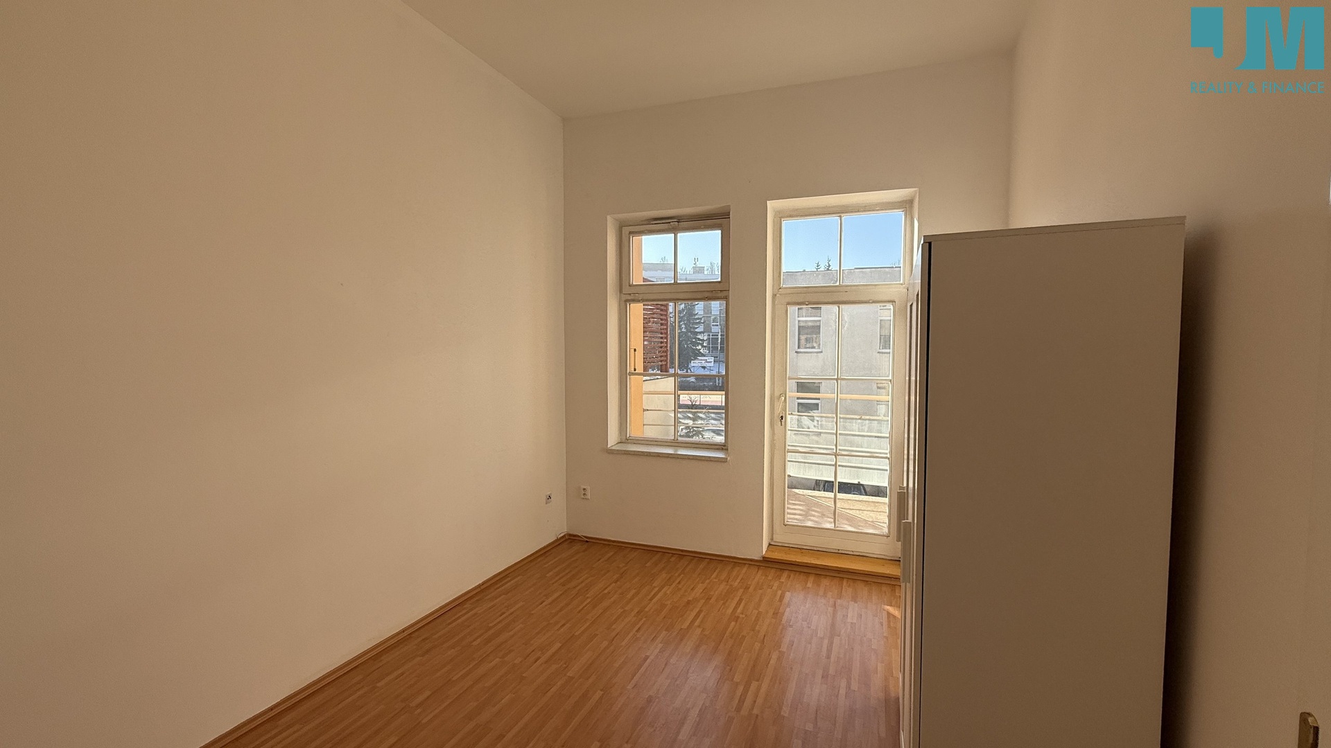 20251128_100442591_iOS