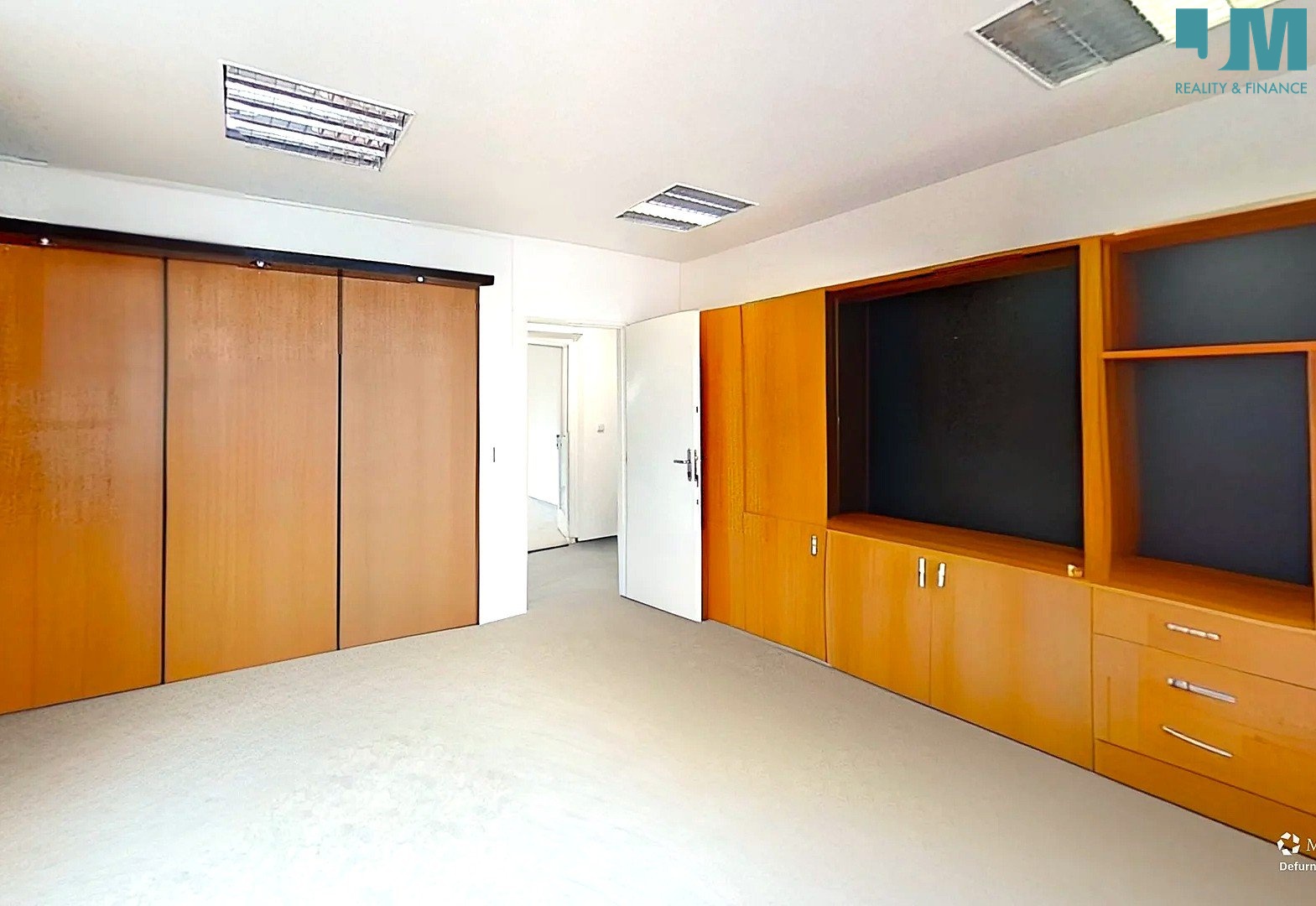 giQ63GWeApN-Office