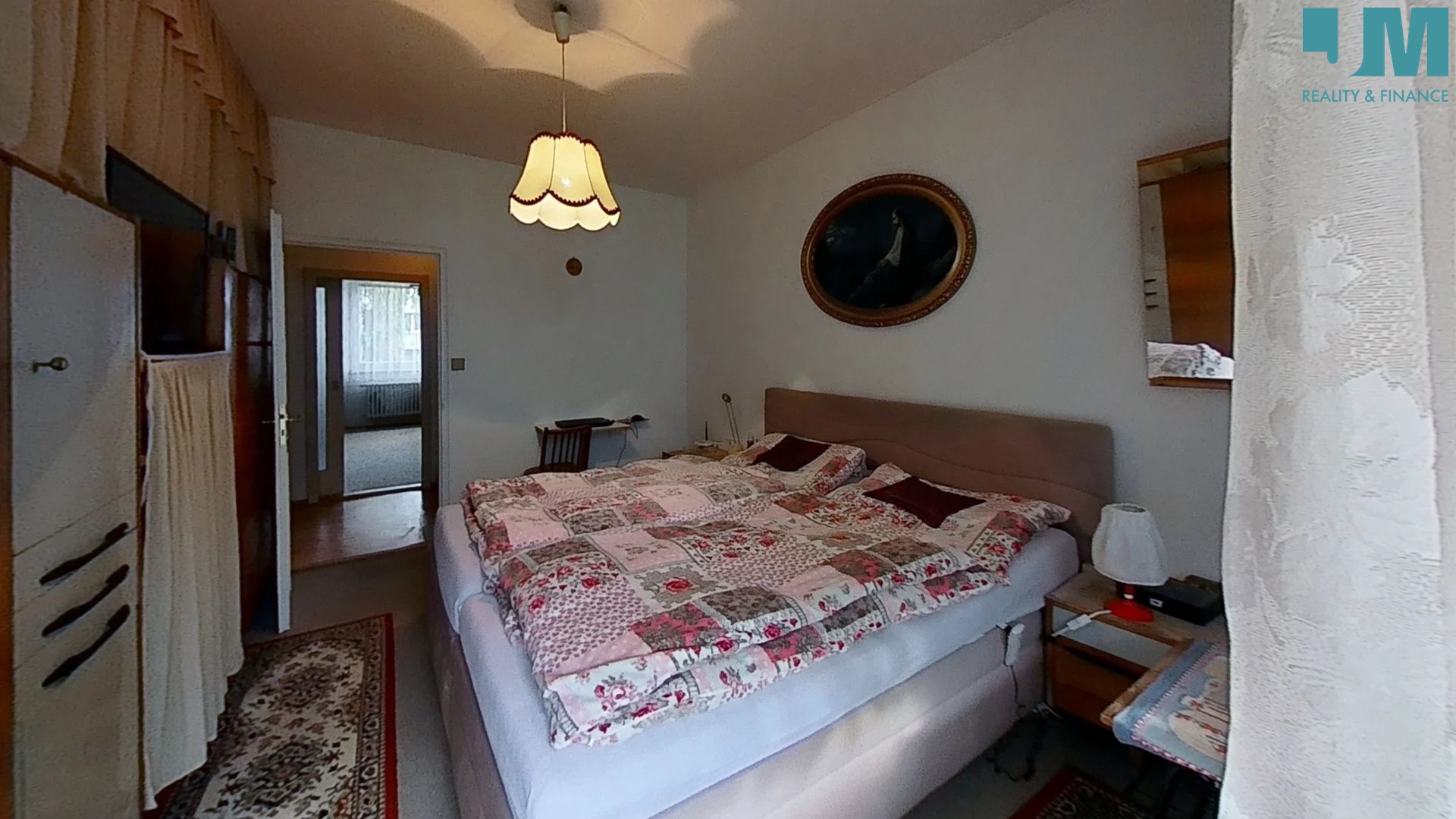 d3bbK7Lfnwr-Bedroom