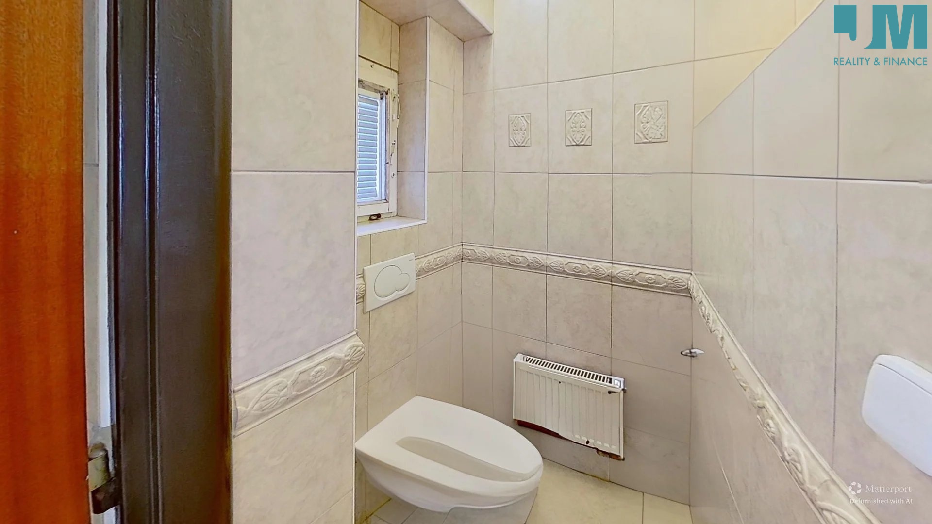 Nk7Dy2w4g4Z-Bathroom