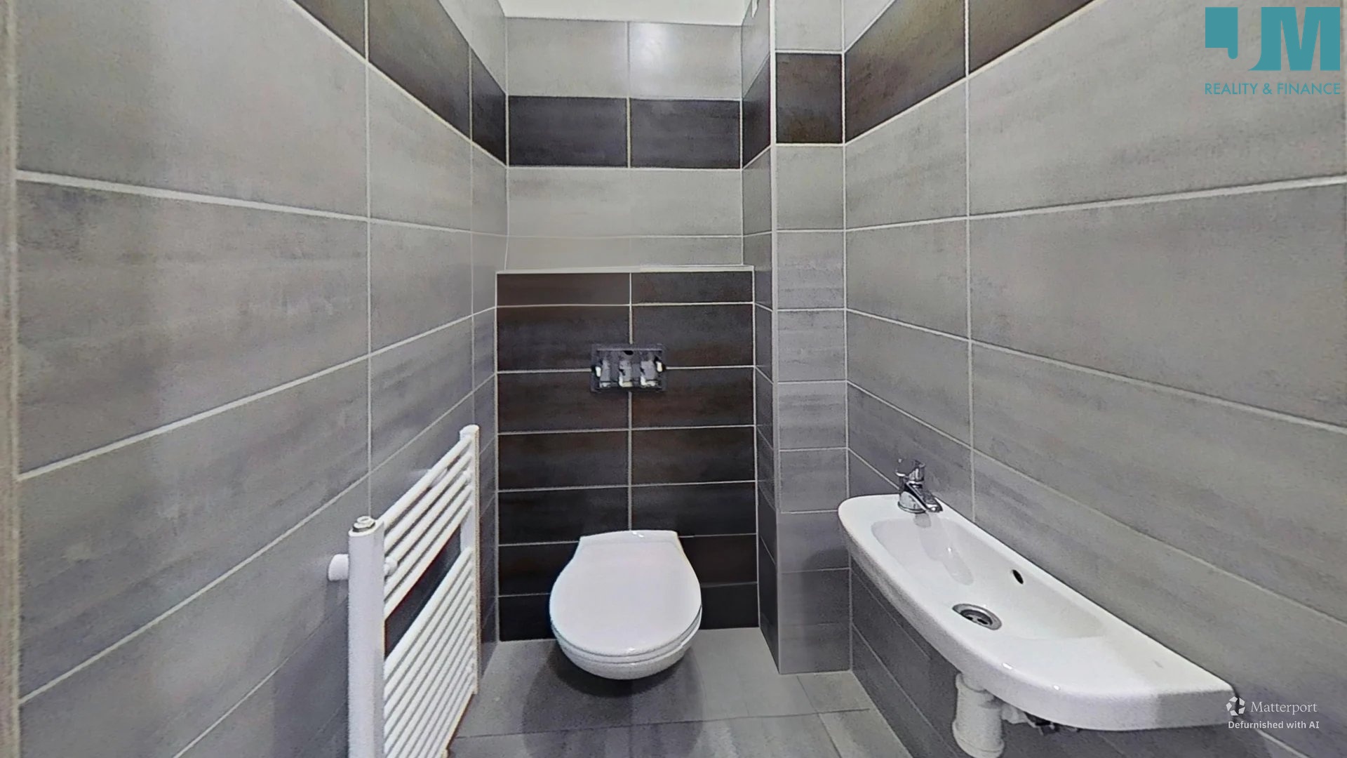 iYMqs3U7MQu-Bathroom