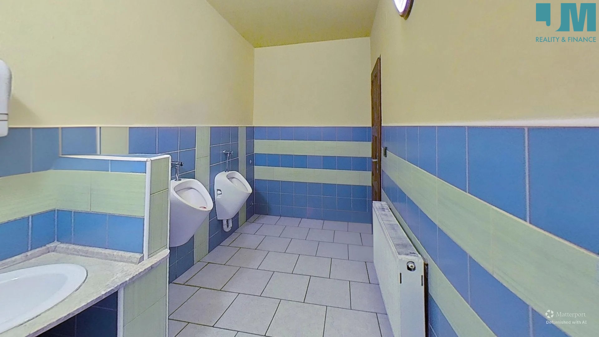 dqN3Chr6Ukg-Bathroom