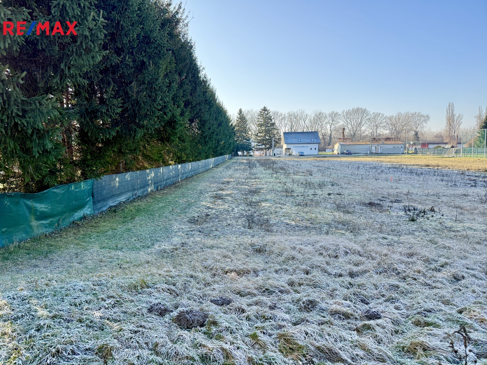 Pohled ze zadní části parcely