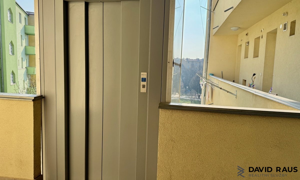 pronajem-bytu-2-1-44-m-s-balkonem-ul-ypsilantiho-b