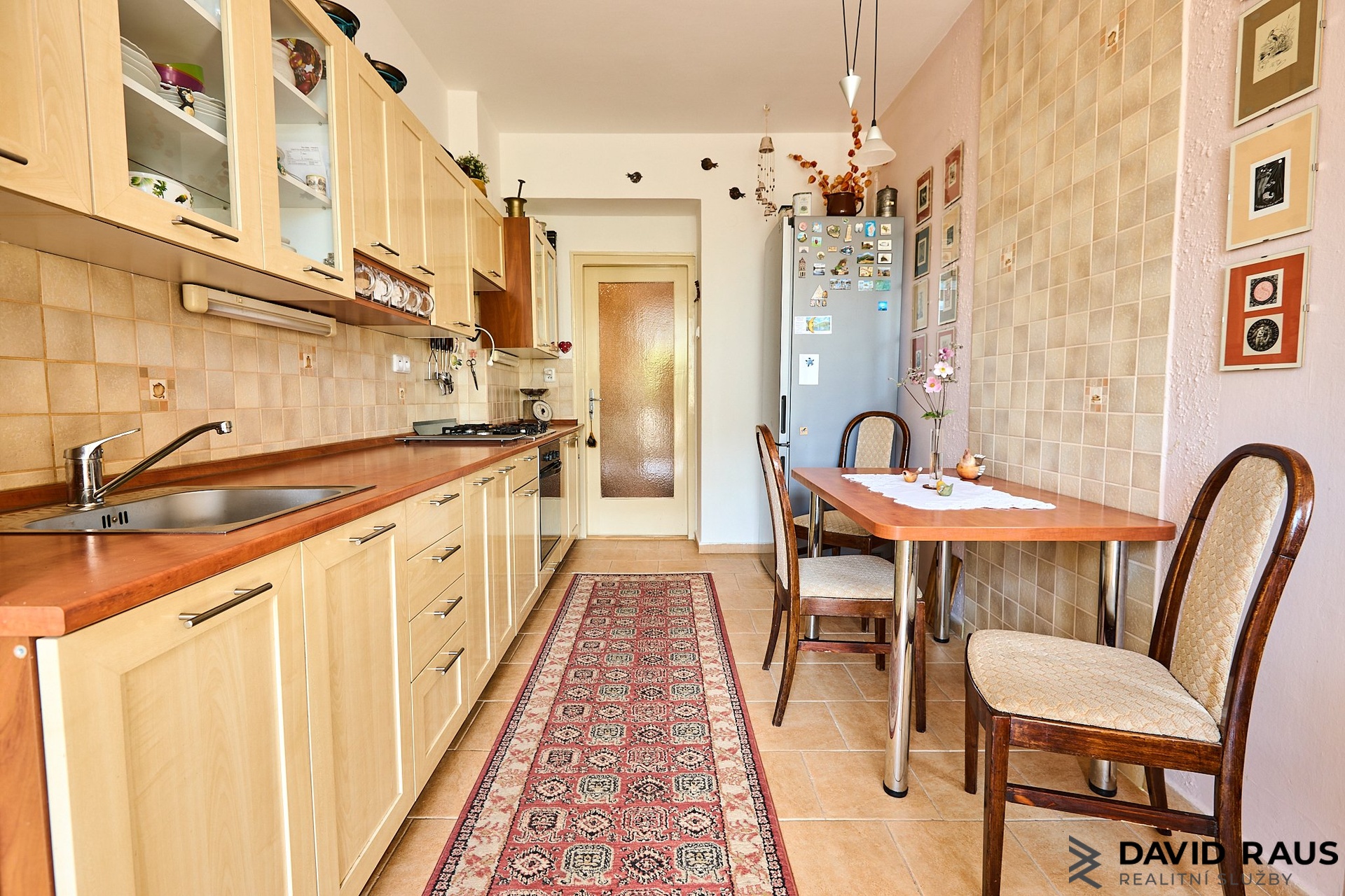 Vyškov_ pokoj vedle kuchyňská linka