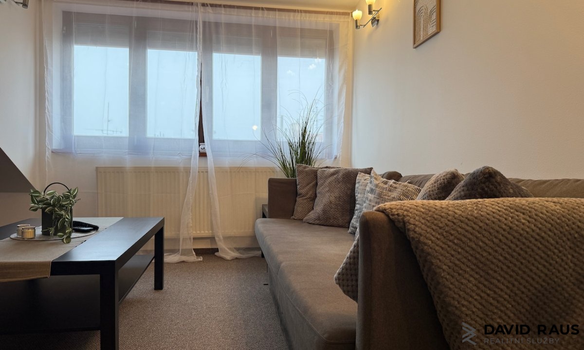 pronajem-zarizeneho-podkrovniho-bytu-1-kk-61m-ul-g