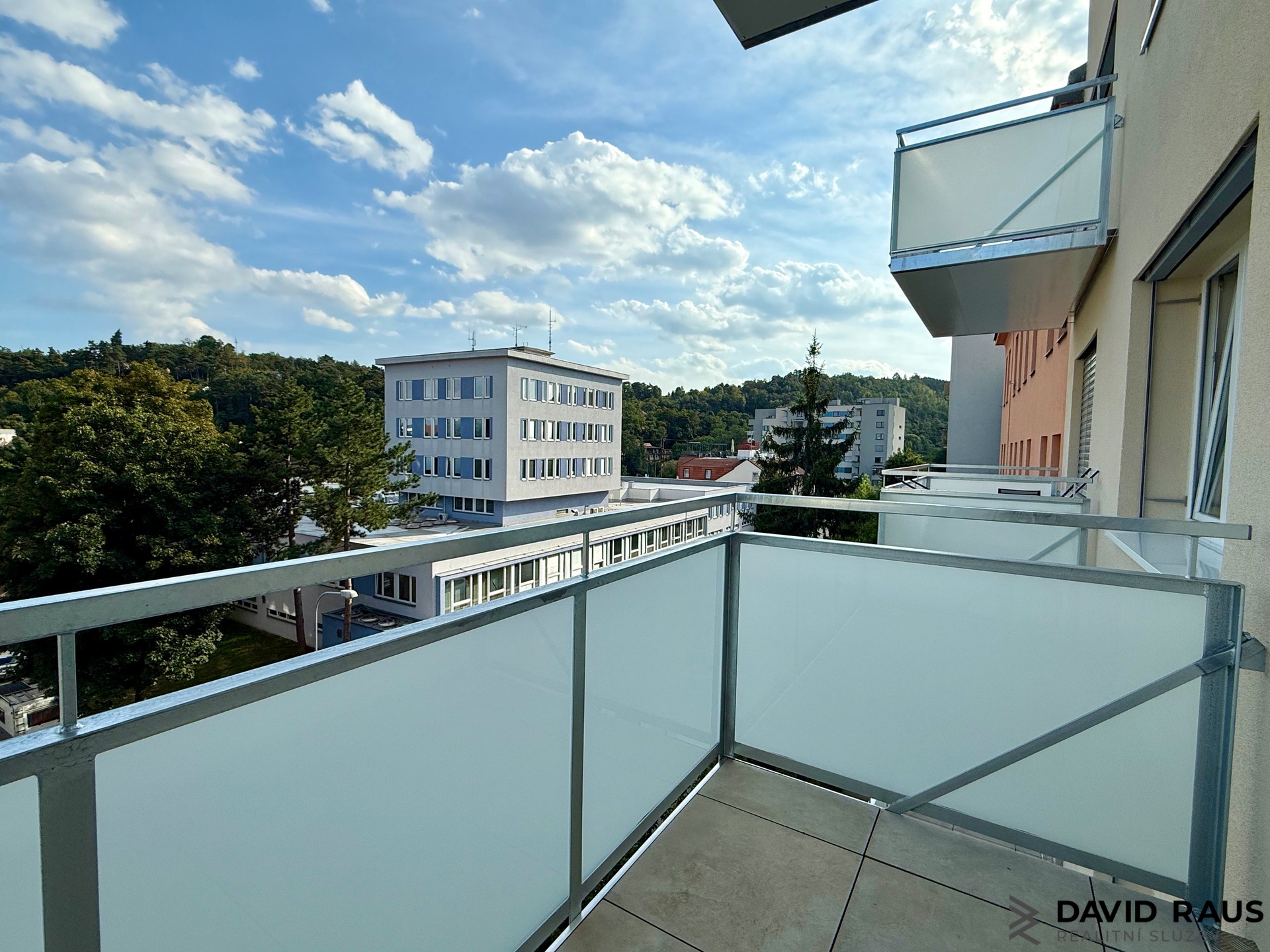 Pronájem Rybářská_ balkon_ pohled 2