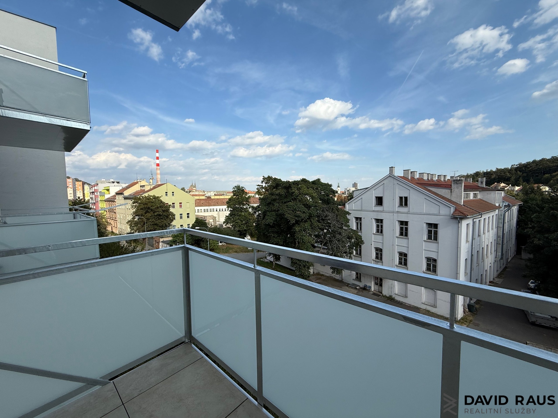 Pronájem Rybářská_ balkon_ pohled 1