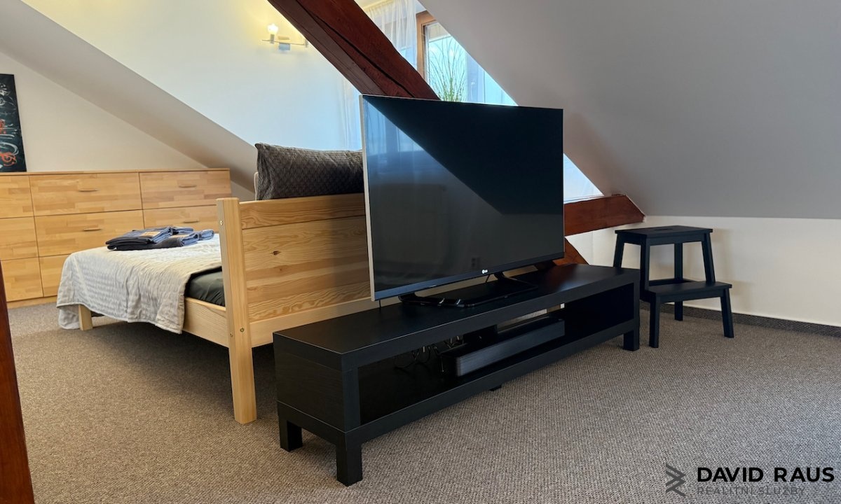 pronajem-zarizeneho-podkrovniho-bytu-1-kk-61m-ul-g