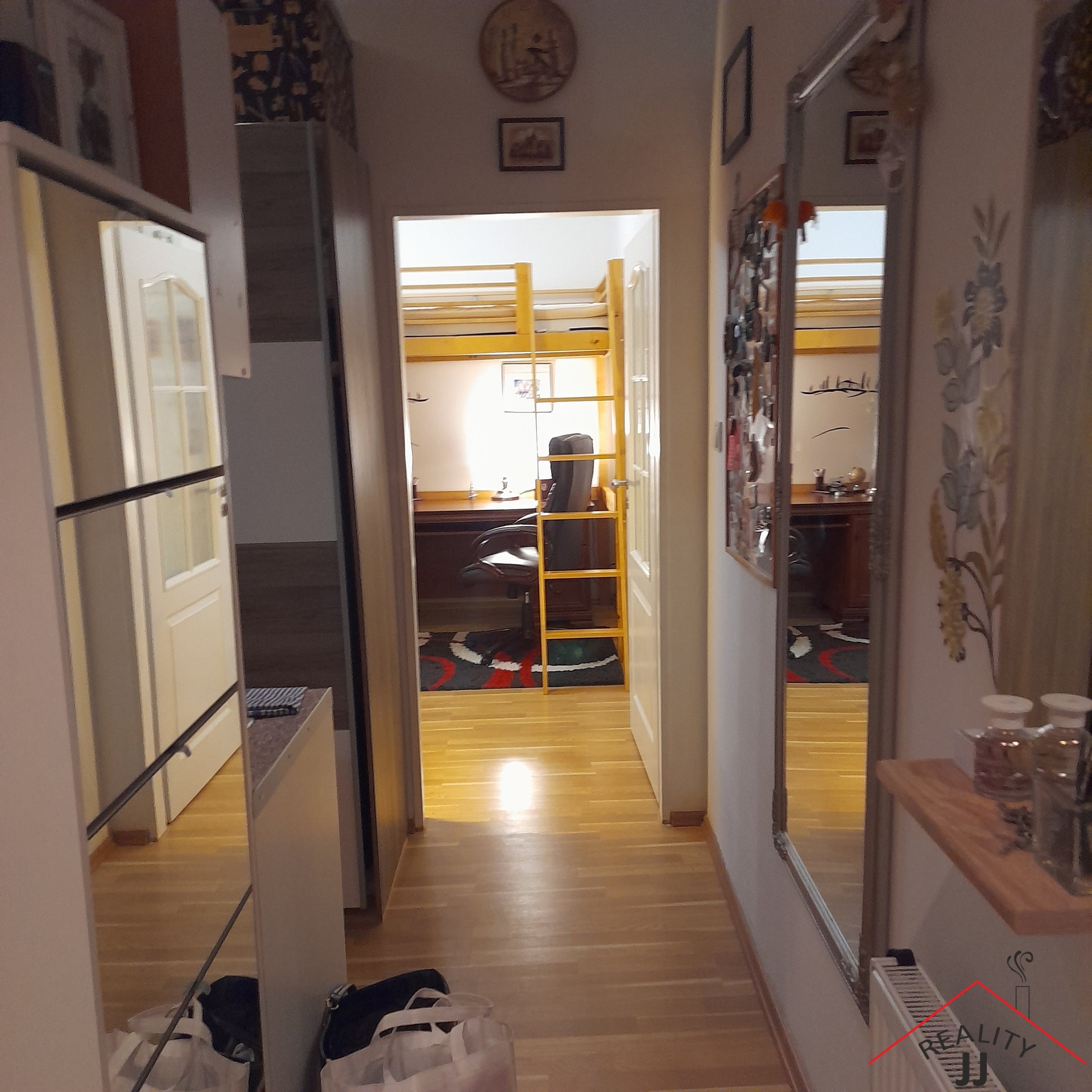 pohled na byt od vstupních dveří