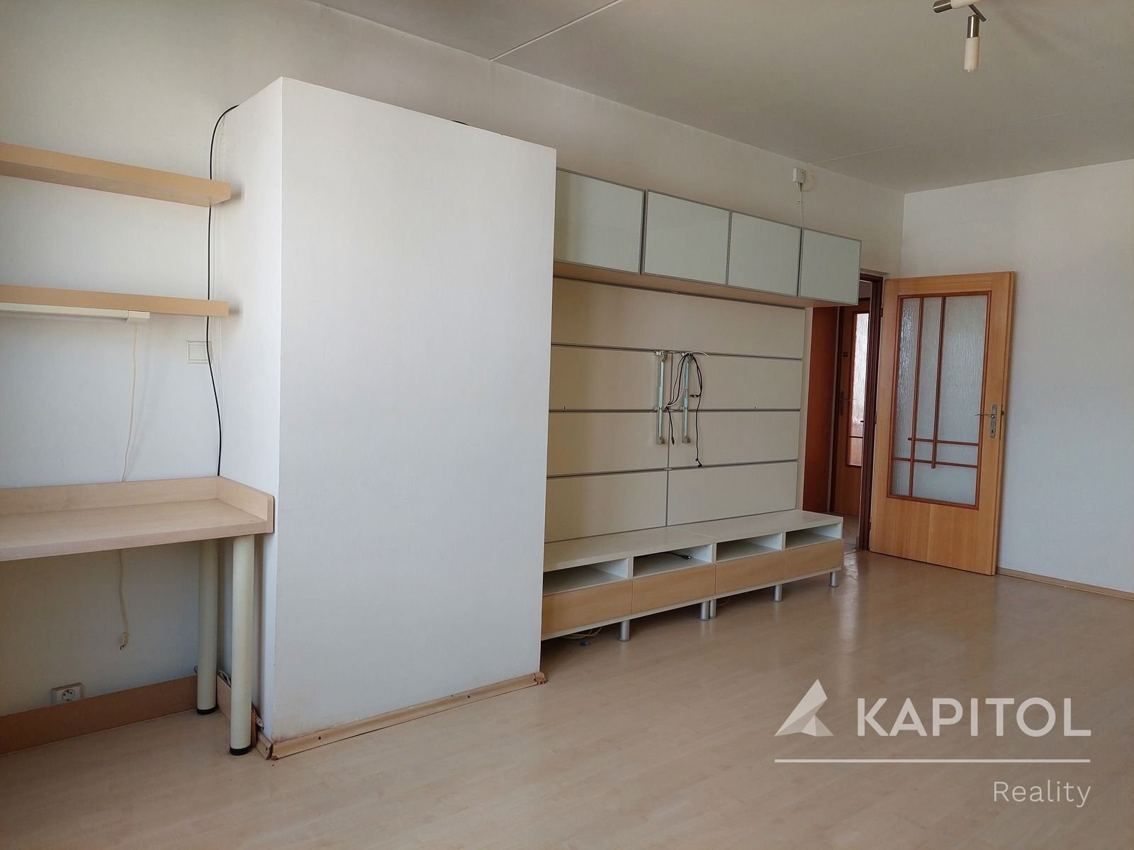 obývycí pokoj - částečně zařízený