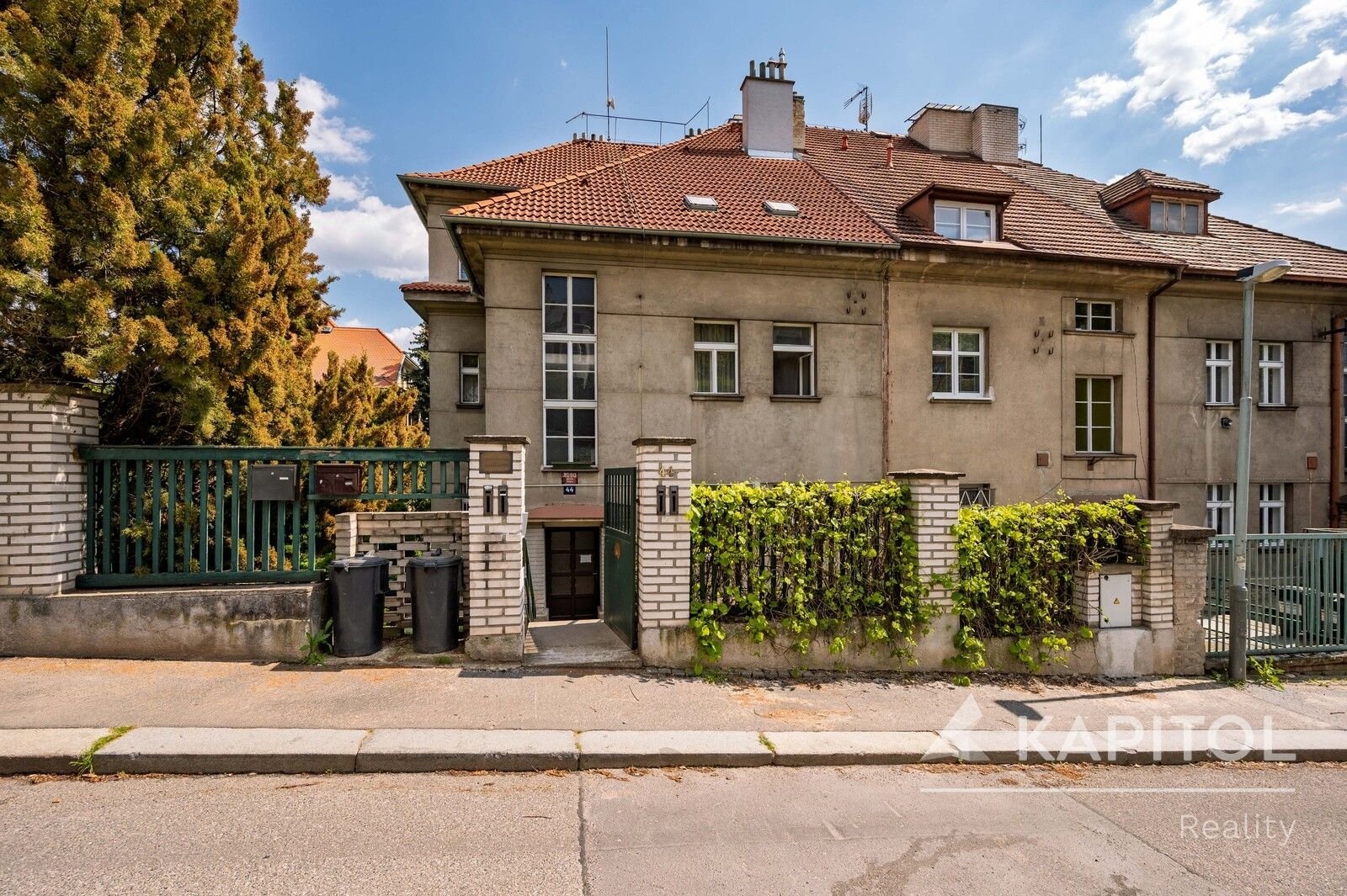 Pohled z ulice Ke Klimentce
