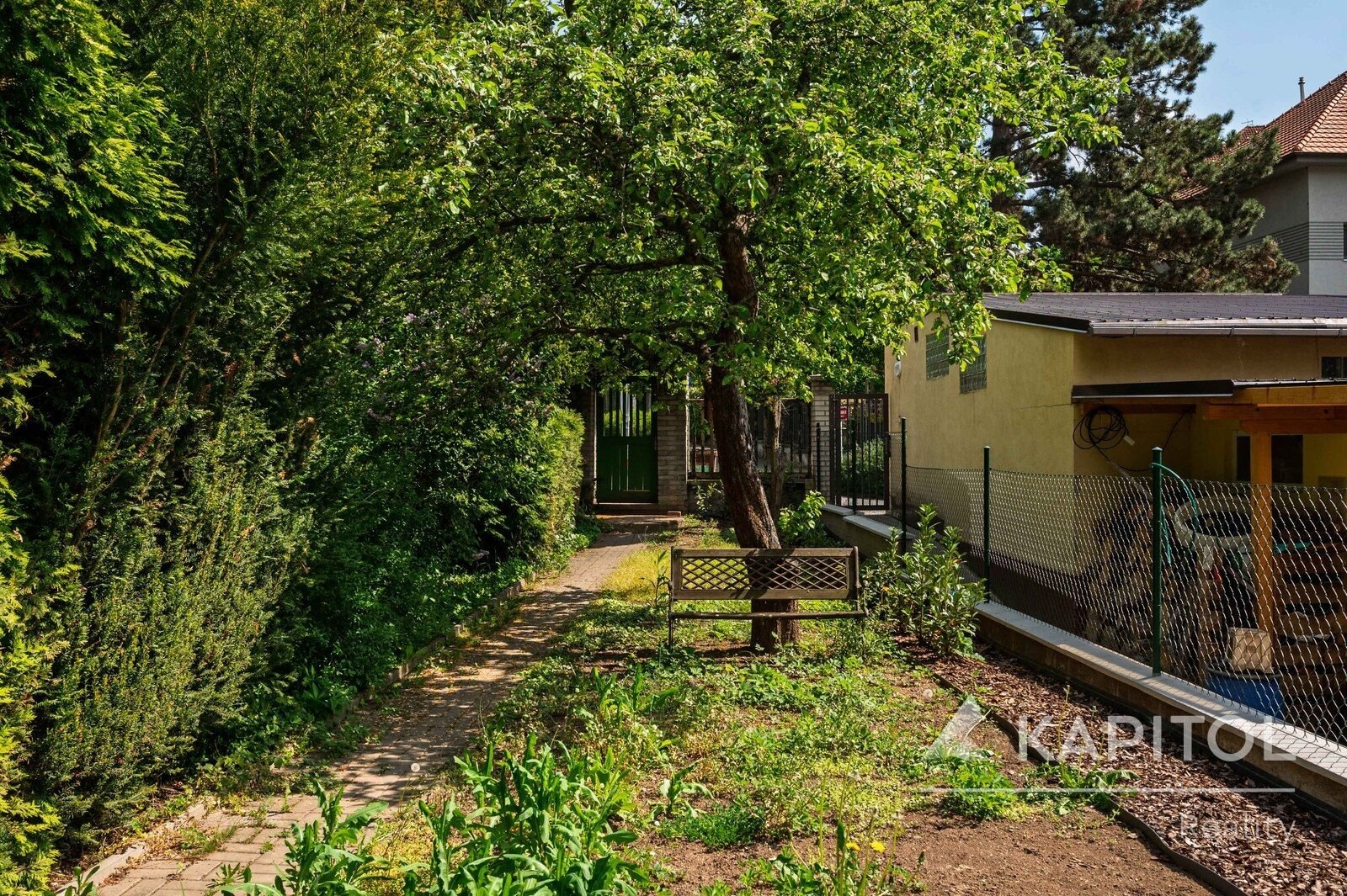 Zahrada vstup z ulice Nad Zámečnicí