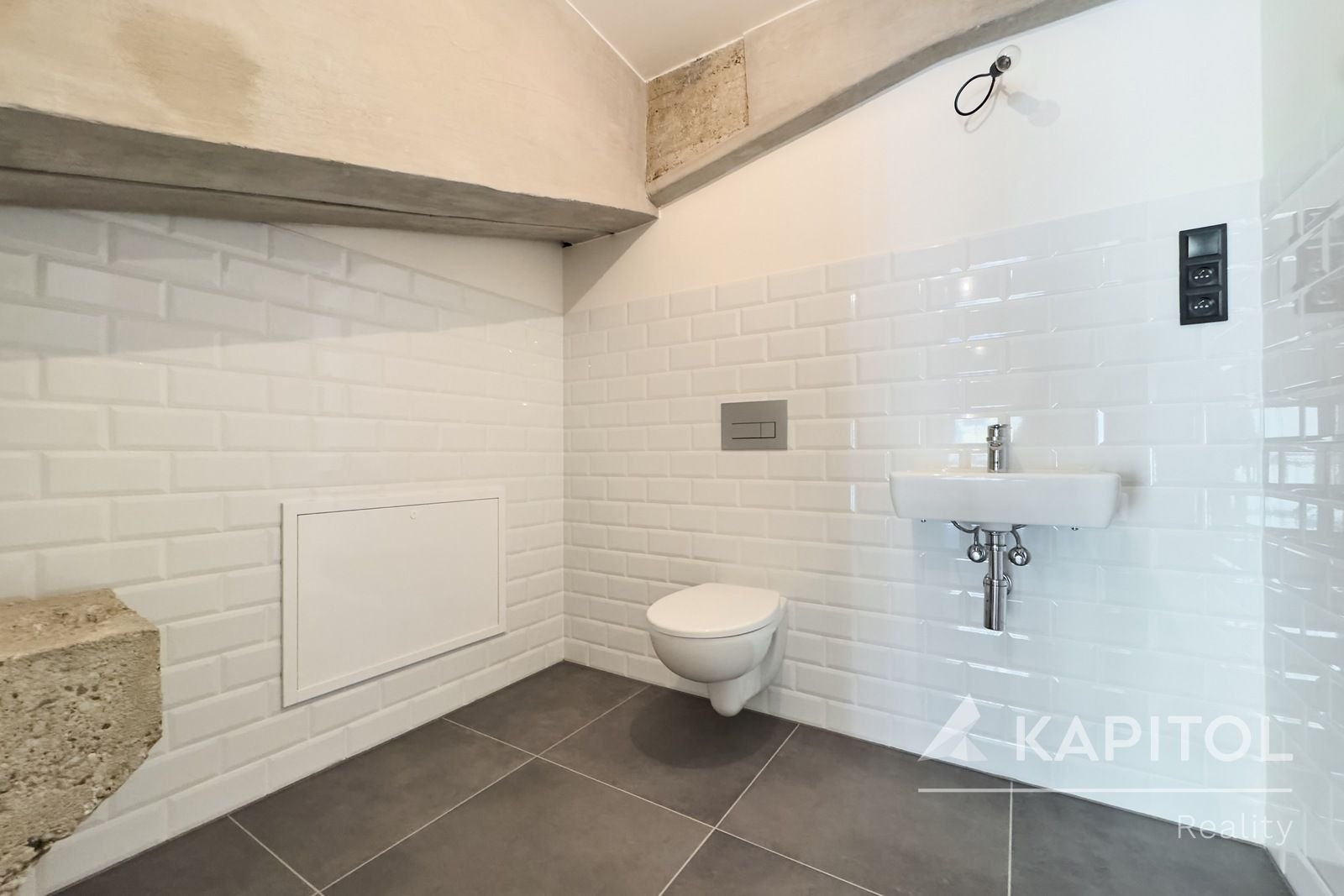 Samostatné WC ve vrchním patře