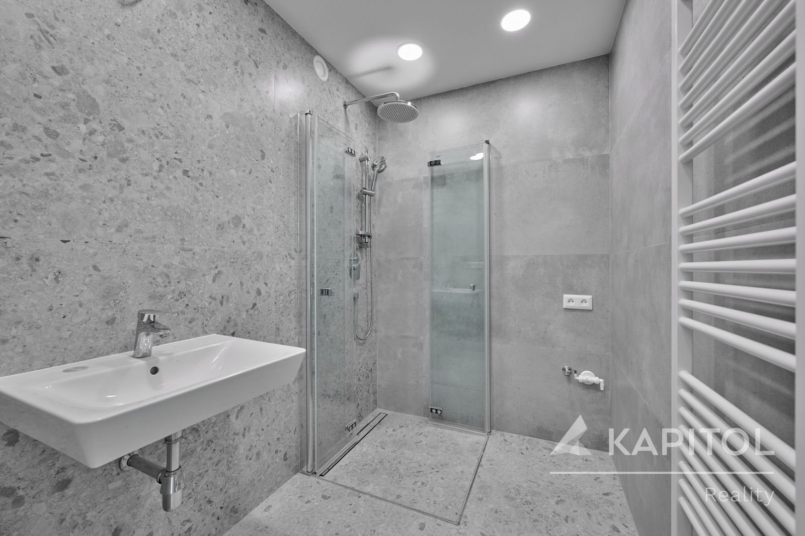 Koupelna se sprchovým koutem 