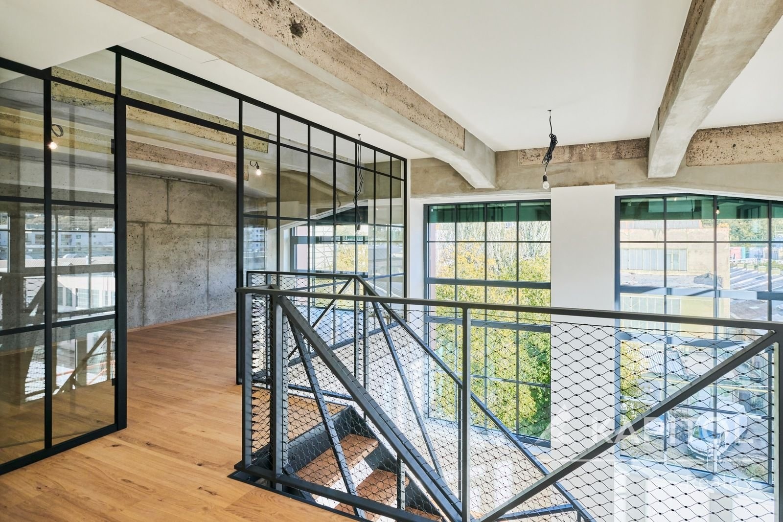 Pohled na hlavní ložnici z galerie