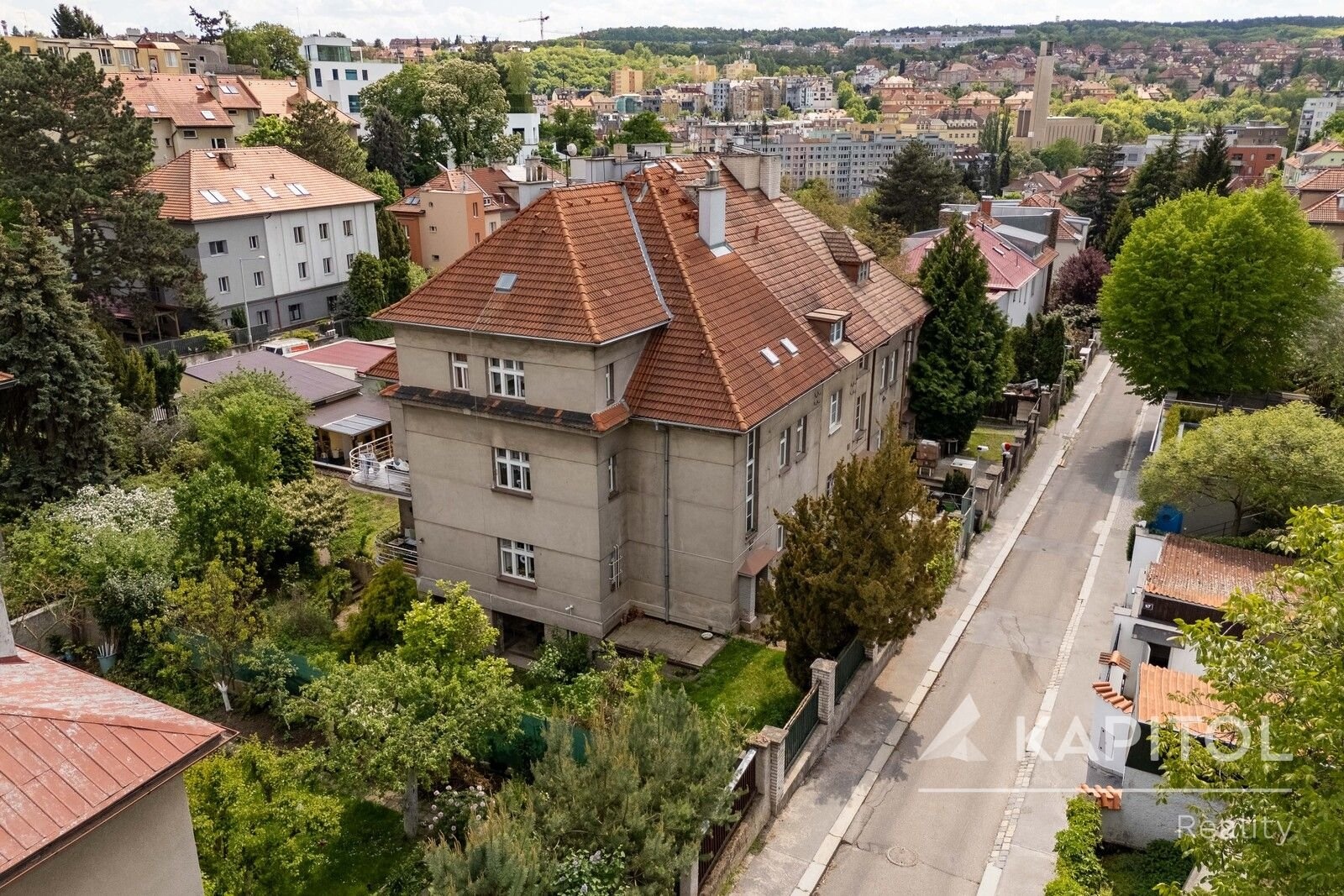 Pohled z ulice Ke Klimentce