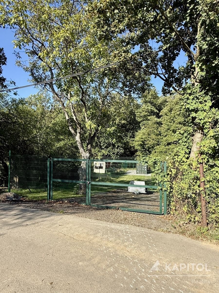 přední vjezdová brána