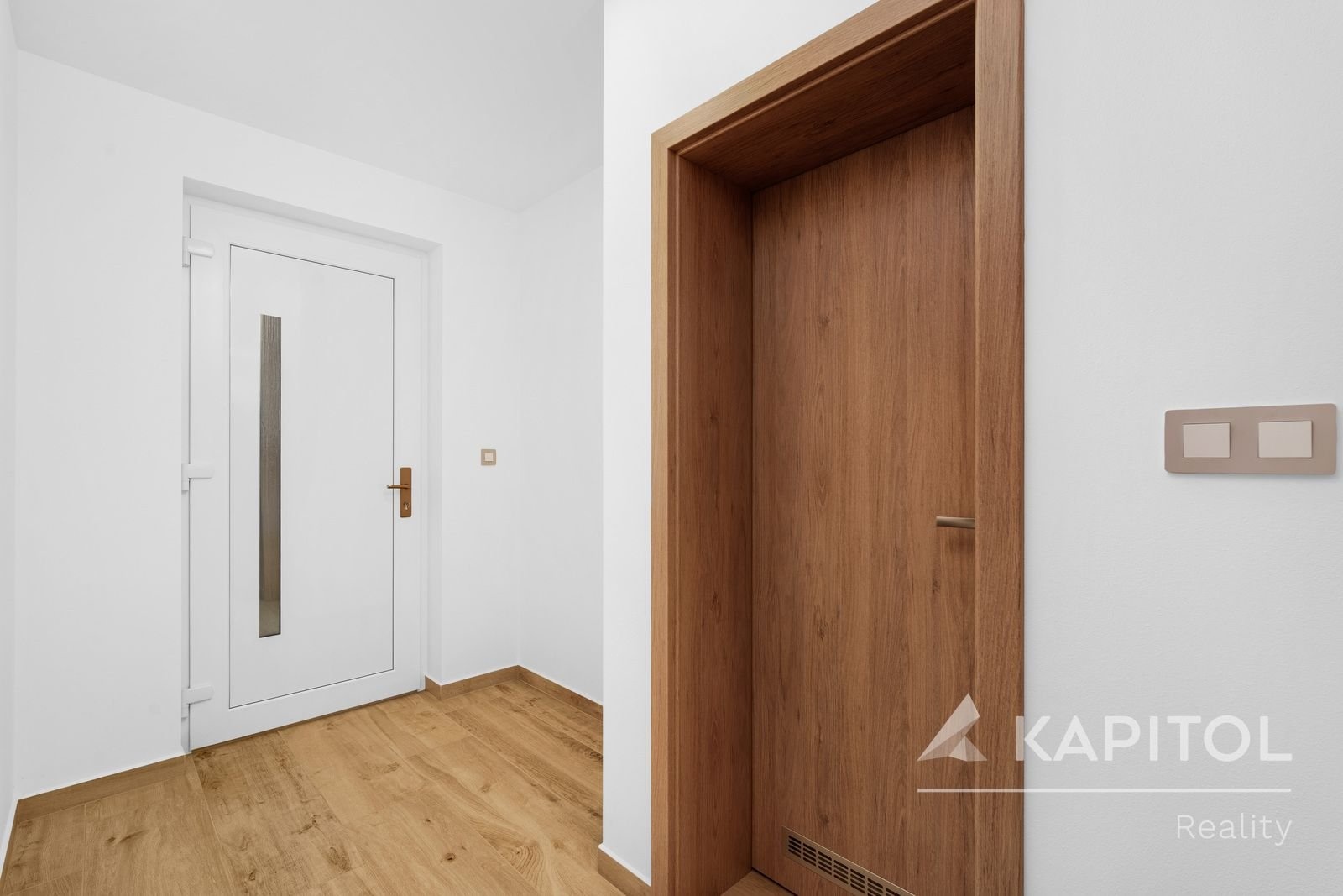 Zádveří + samostatné WC