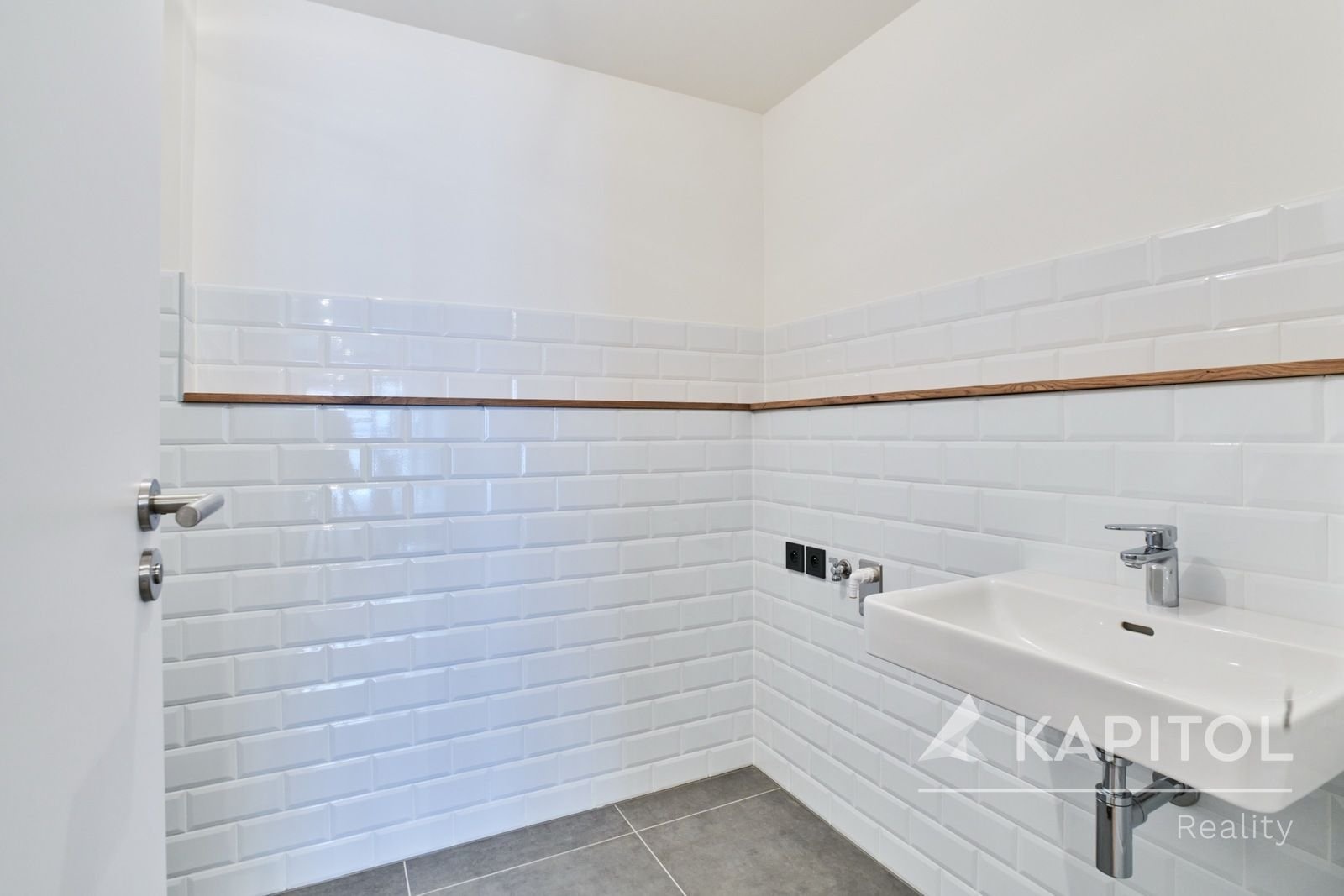 WC s prostorem na pračku a sušičku ve vrchní části