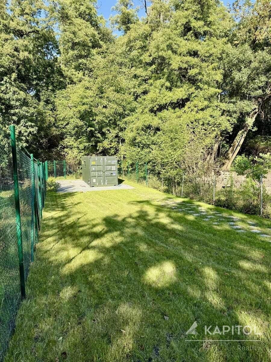 zahrada s kontejnerem