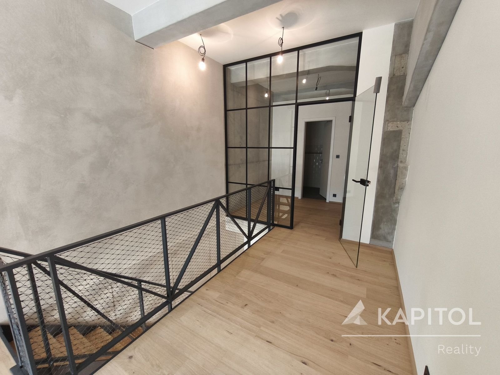 Galerie ve vrchní části bytu 
