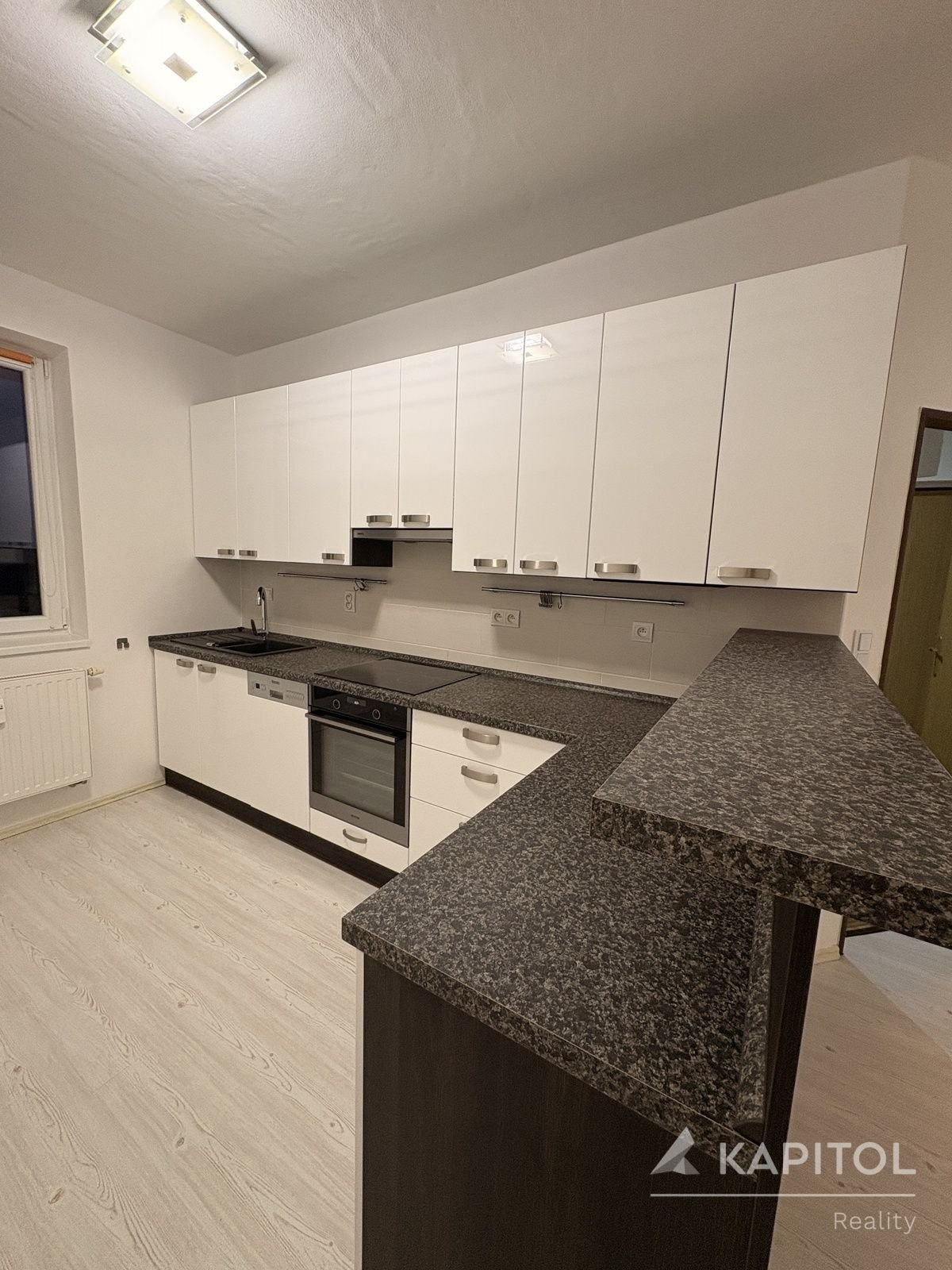 kuchyňský kout s pultovým barem