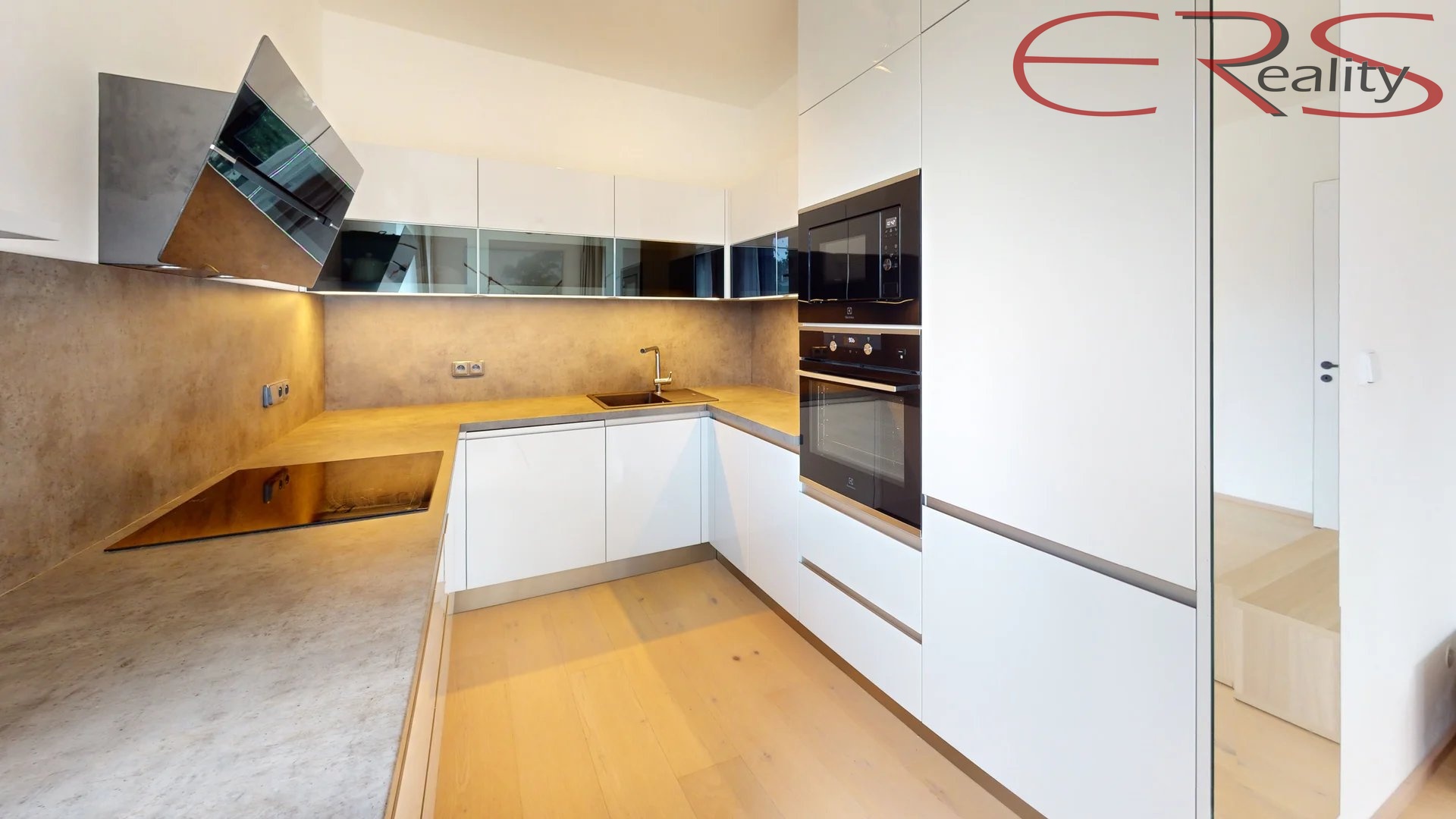bHePf3TMdvY-Kitchen