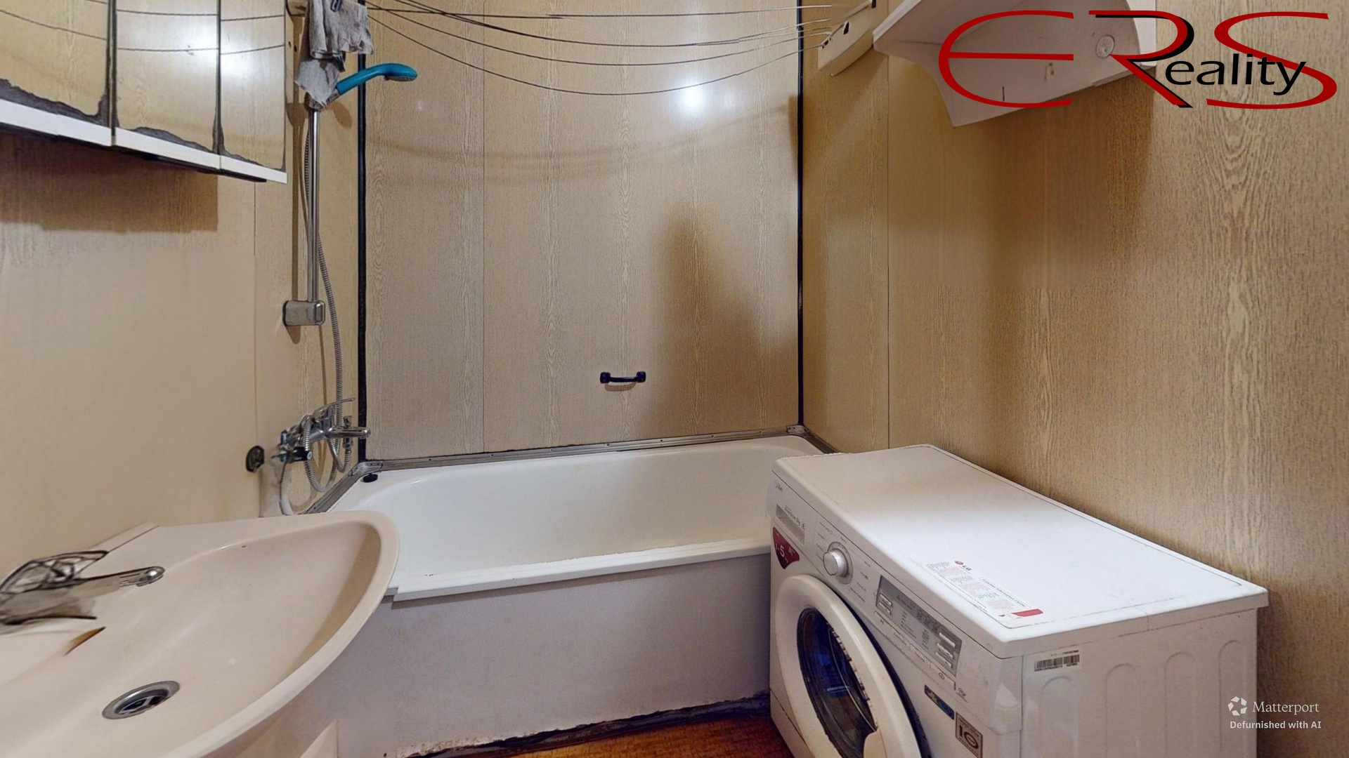 Lamacova-Bathroom-Defurnished