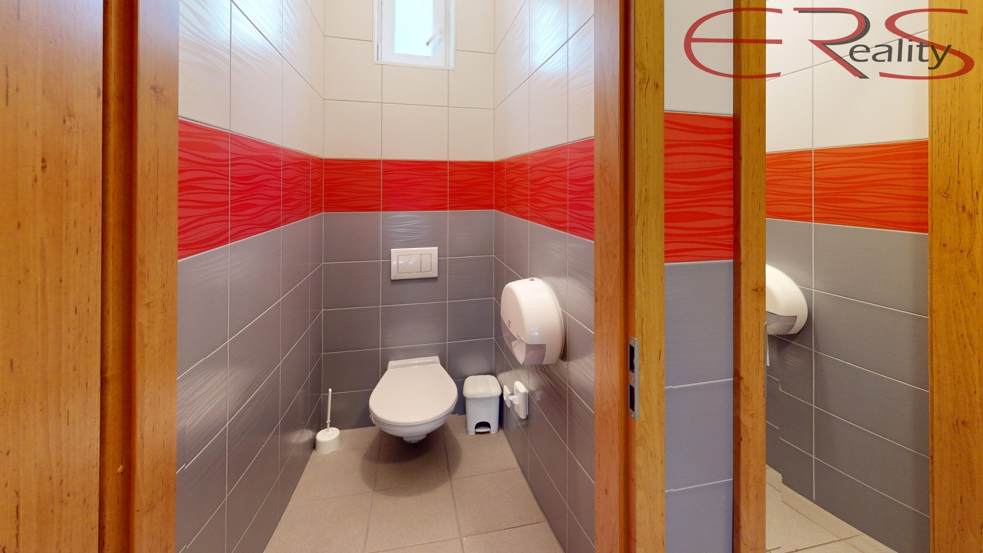 ogEe9SMJSsy-Bathroom