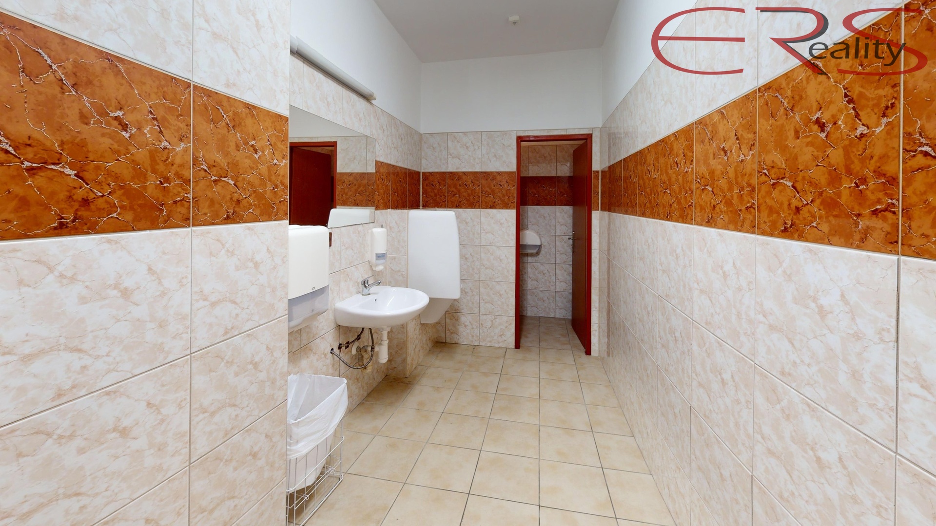 beAhoNuDTck-Bathroom