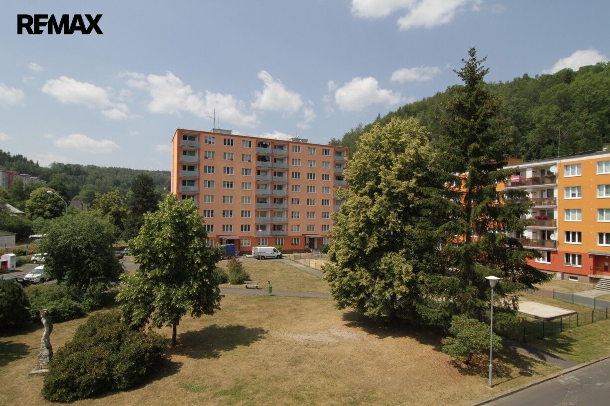 Dětské hřiště před domem