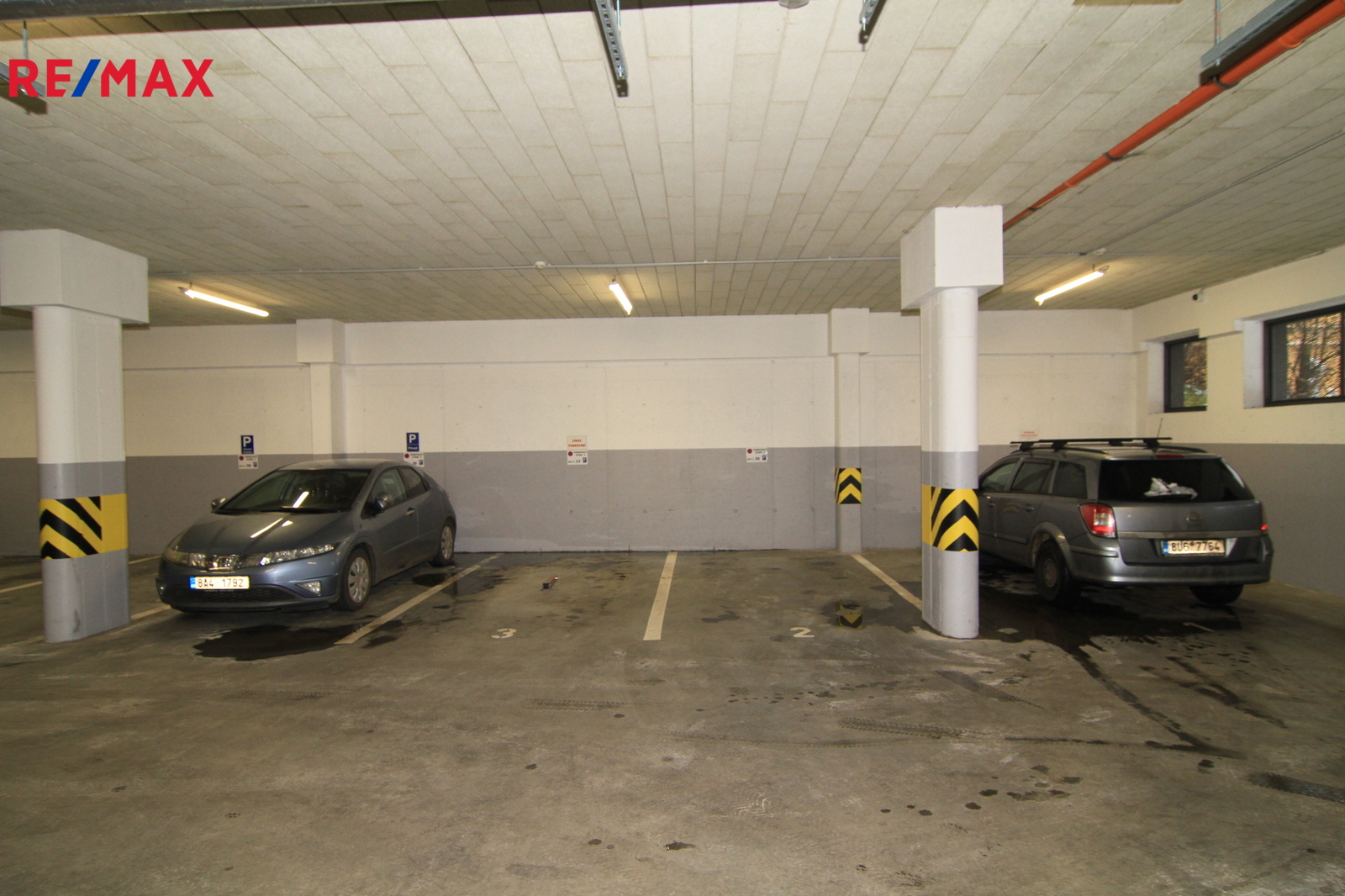 Garážové stání v suterénu domu