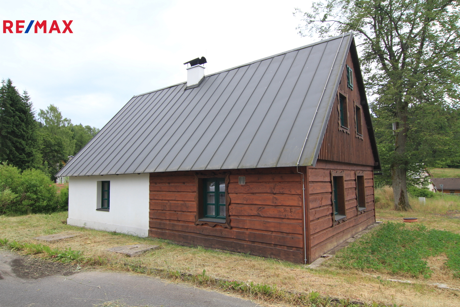 boční pohled od parkoviště