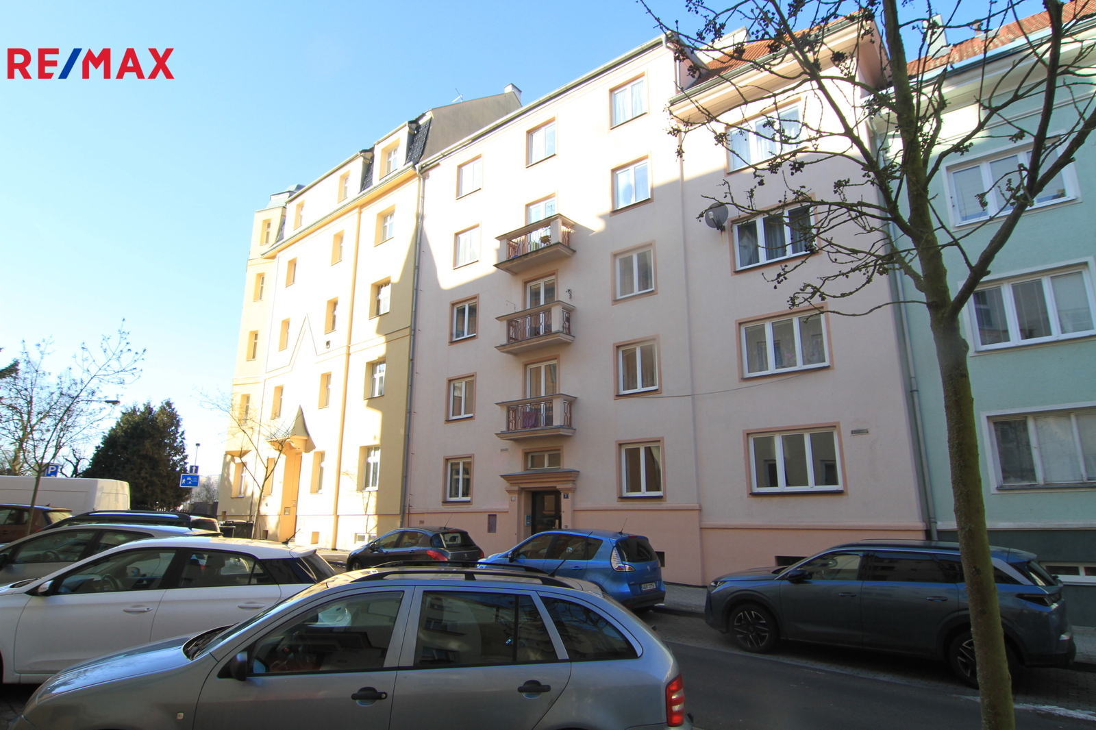 Pohled na dům z ulice