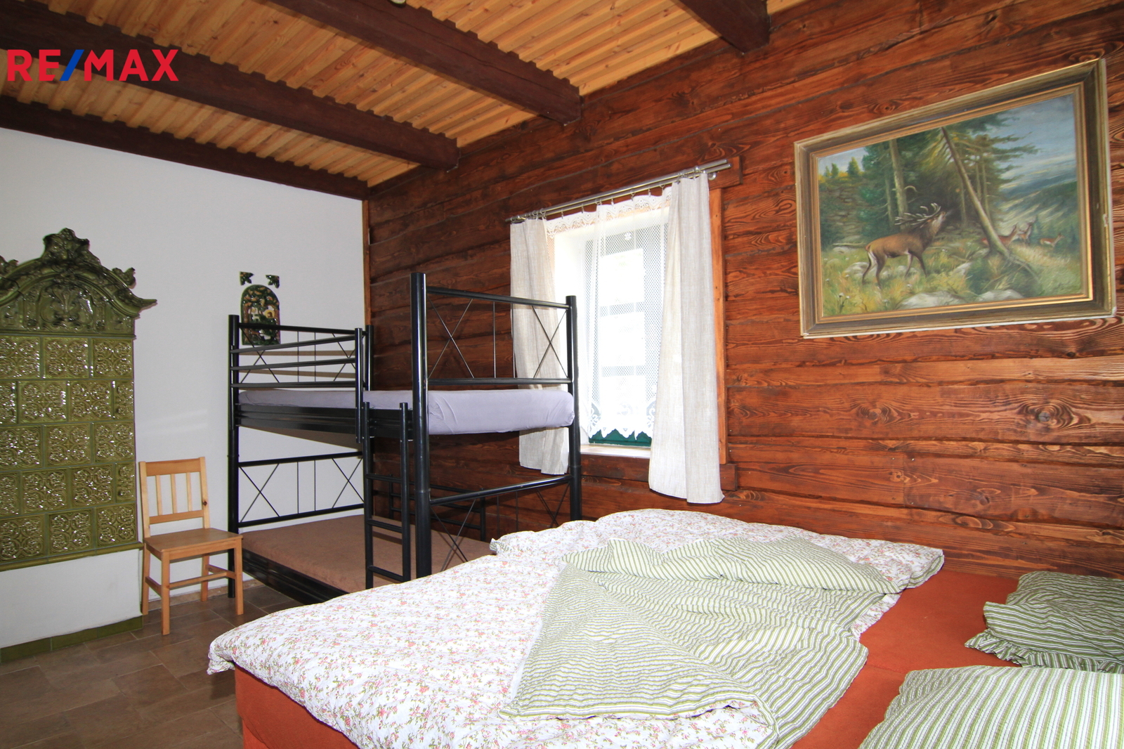 ložnice přízemí propojená s kamny