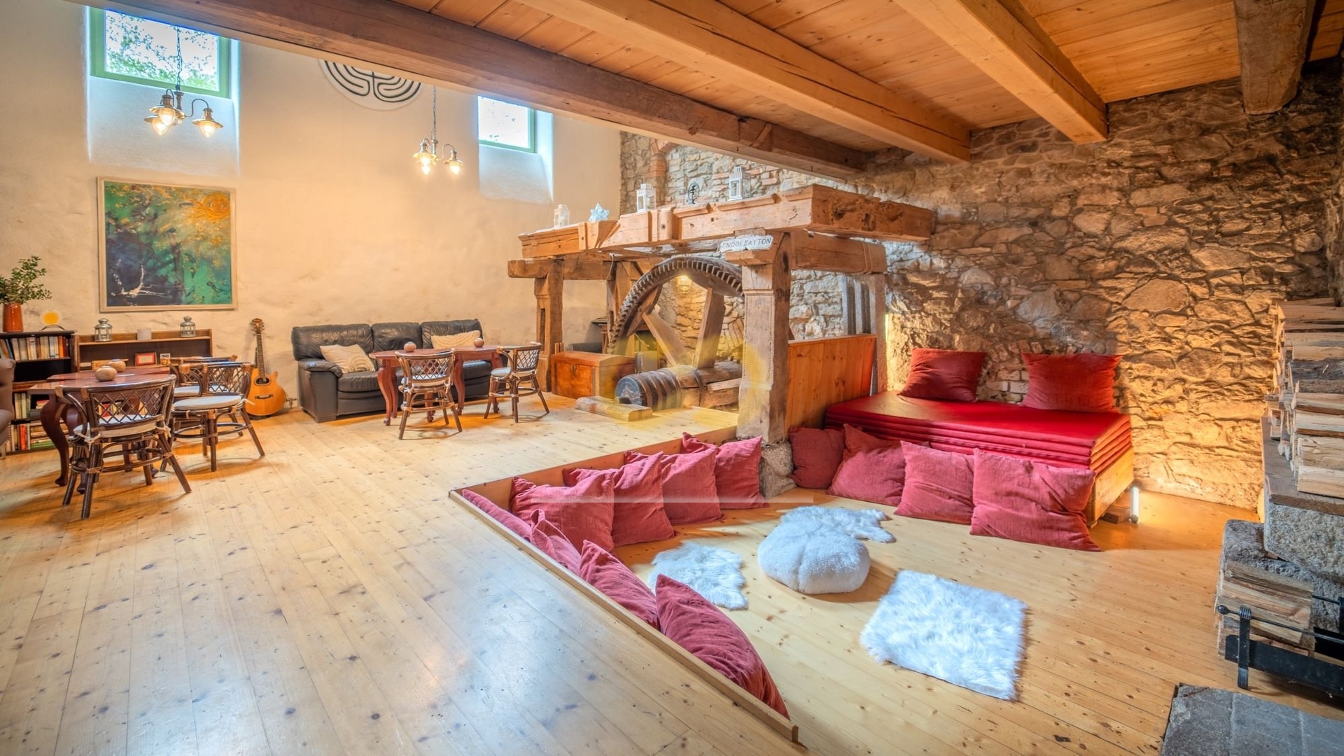 01-Jídelna s mlýnským kolem