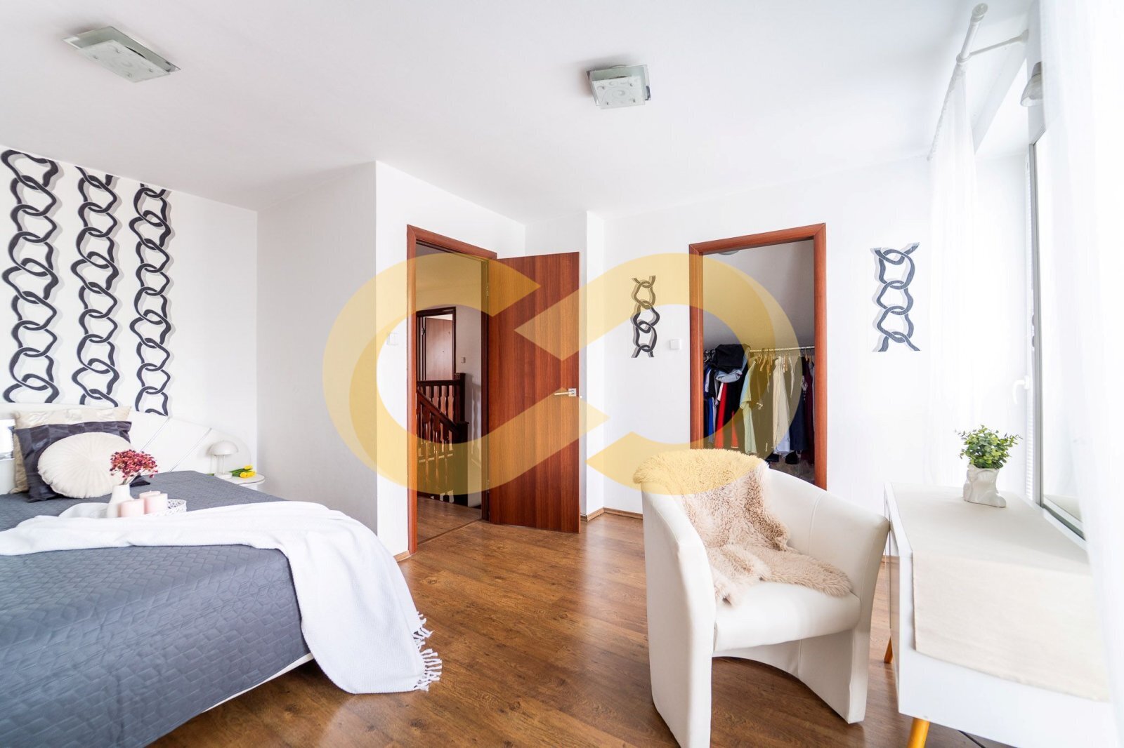 08-ložnice se šatnou.jpg