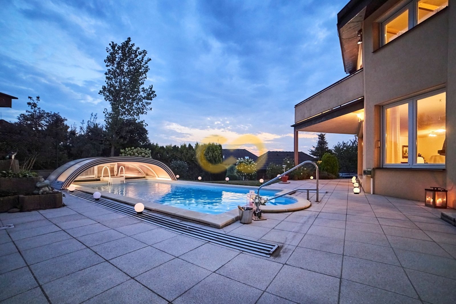 51-Bazén v noci.jpg